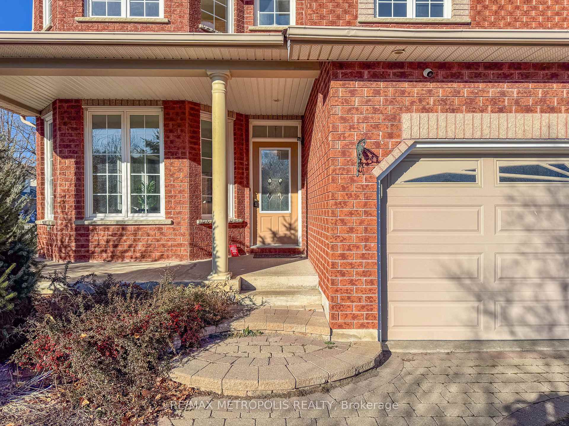 Photo 3 of 458 Meadow Street, Oshawa, Kedron — HOMEH