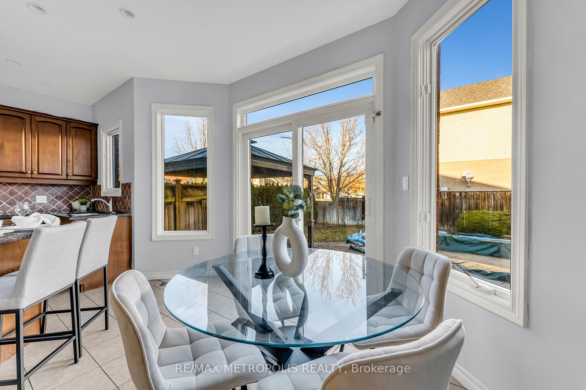 Photo 11 of 458 Meadow Street, Oshawa, Kedron — HOMEH