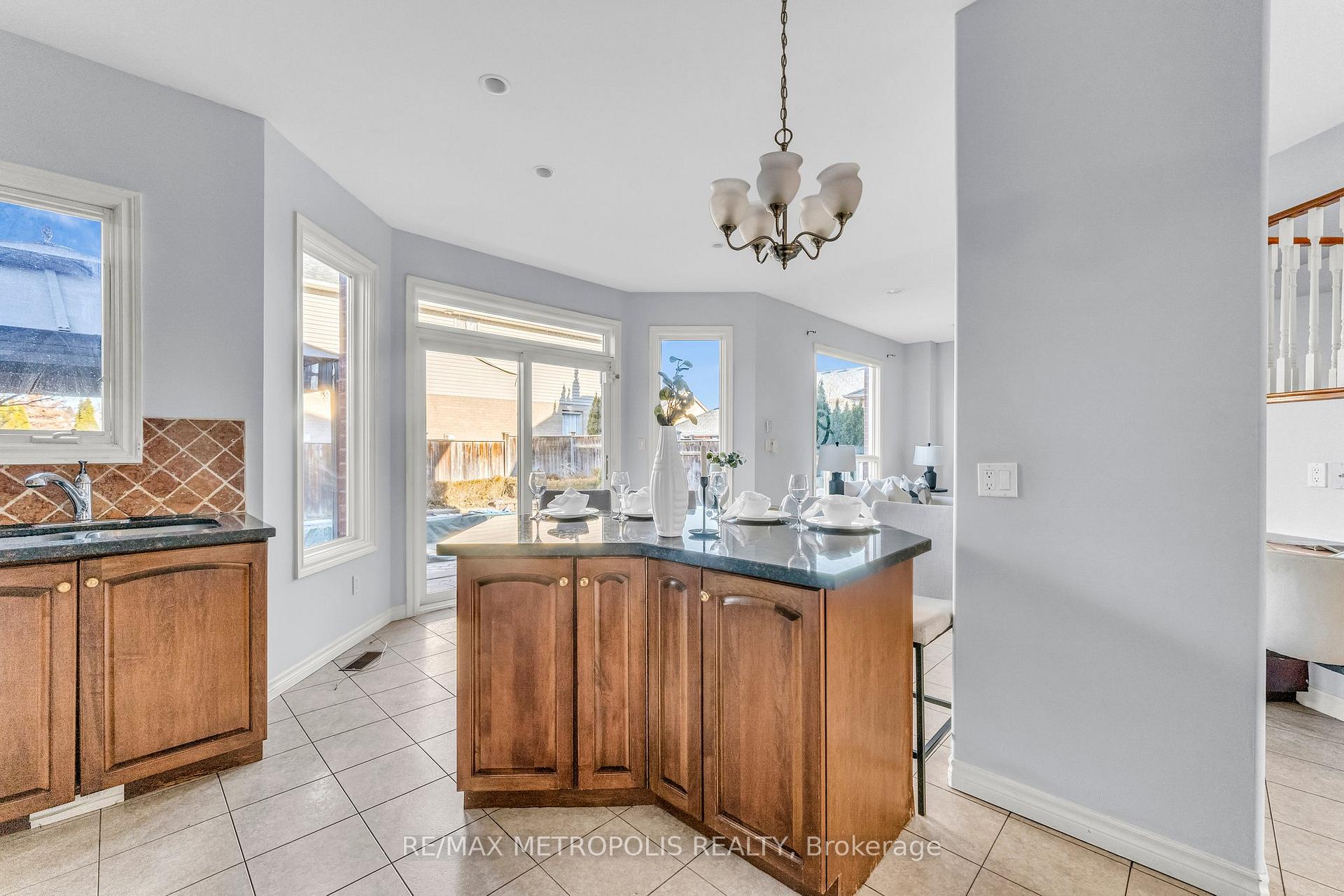 Photo 12 of 458 Meadow Street, Oshawa, Kedron — HOMEH