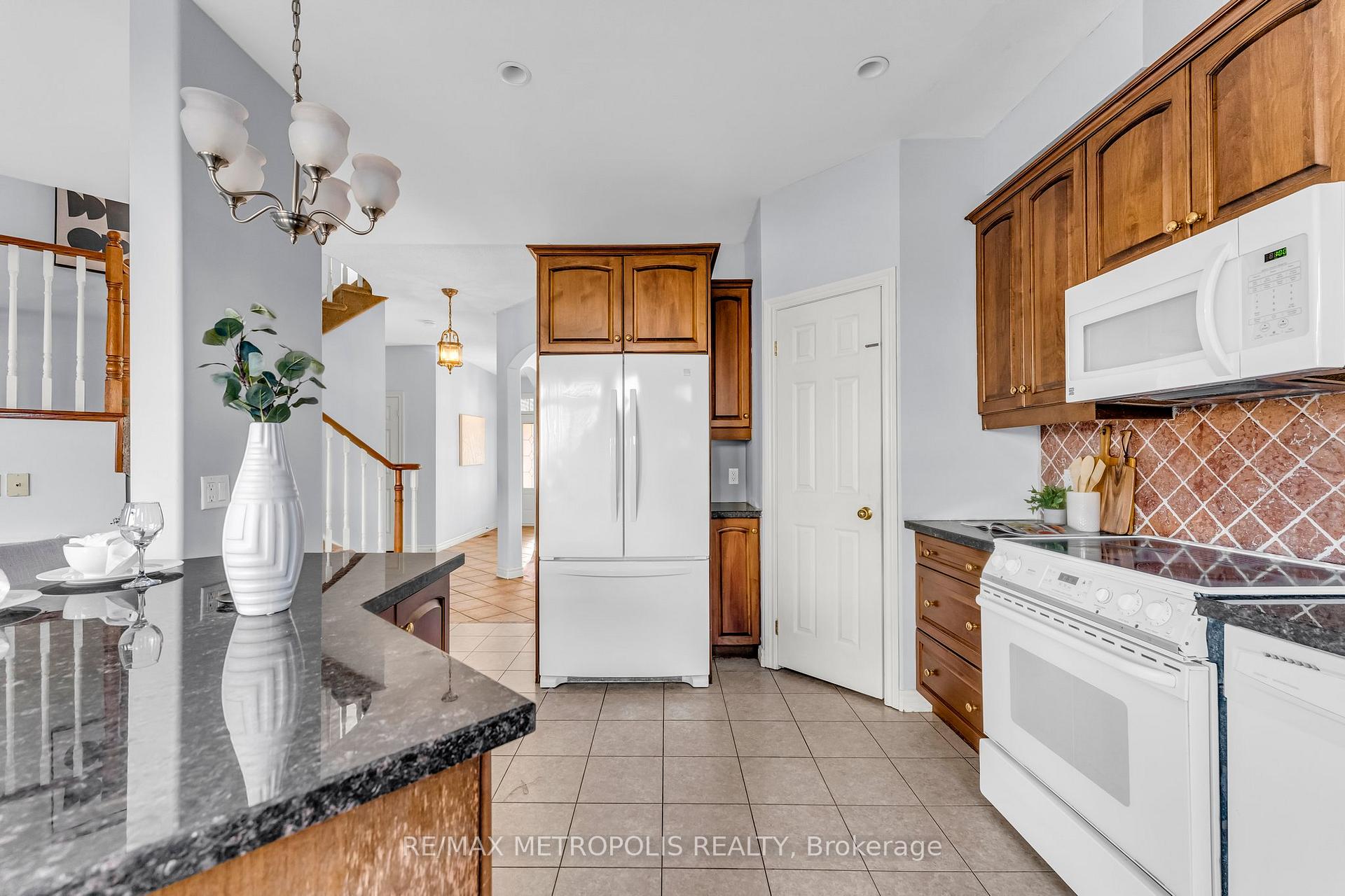 Photo 14 of 458 Meadow Street, Oshawa, Kedron — HOMEH