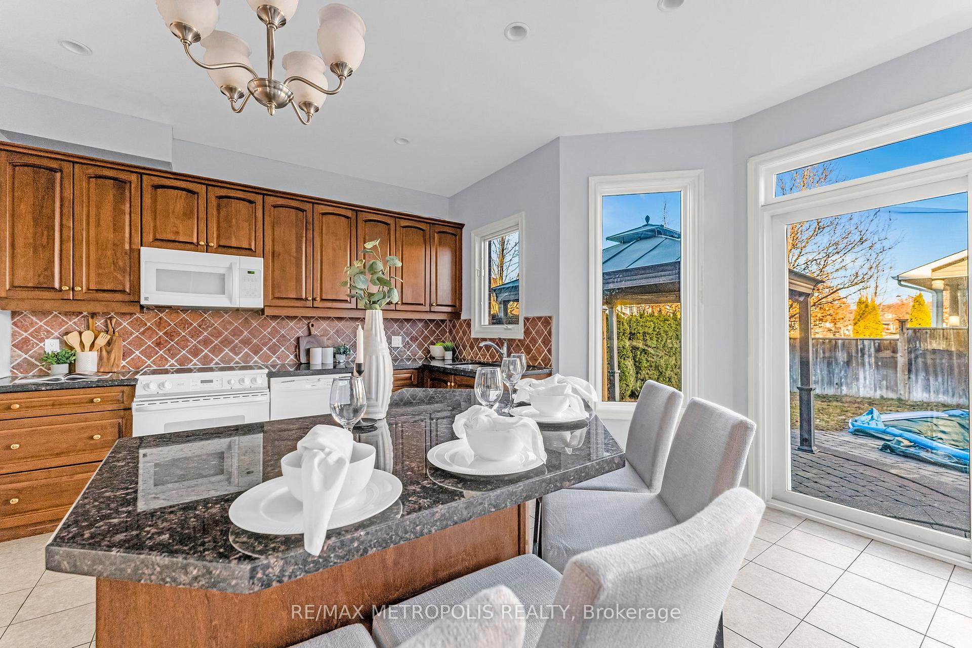 Photo 15 of 458 Meadow Street, Oshawa, Kedron — HOMEH