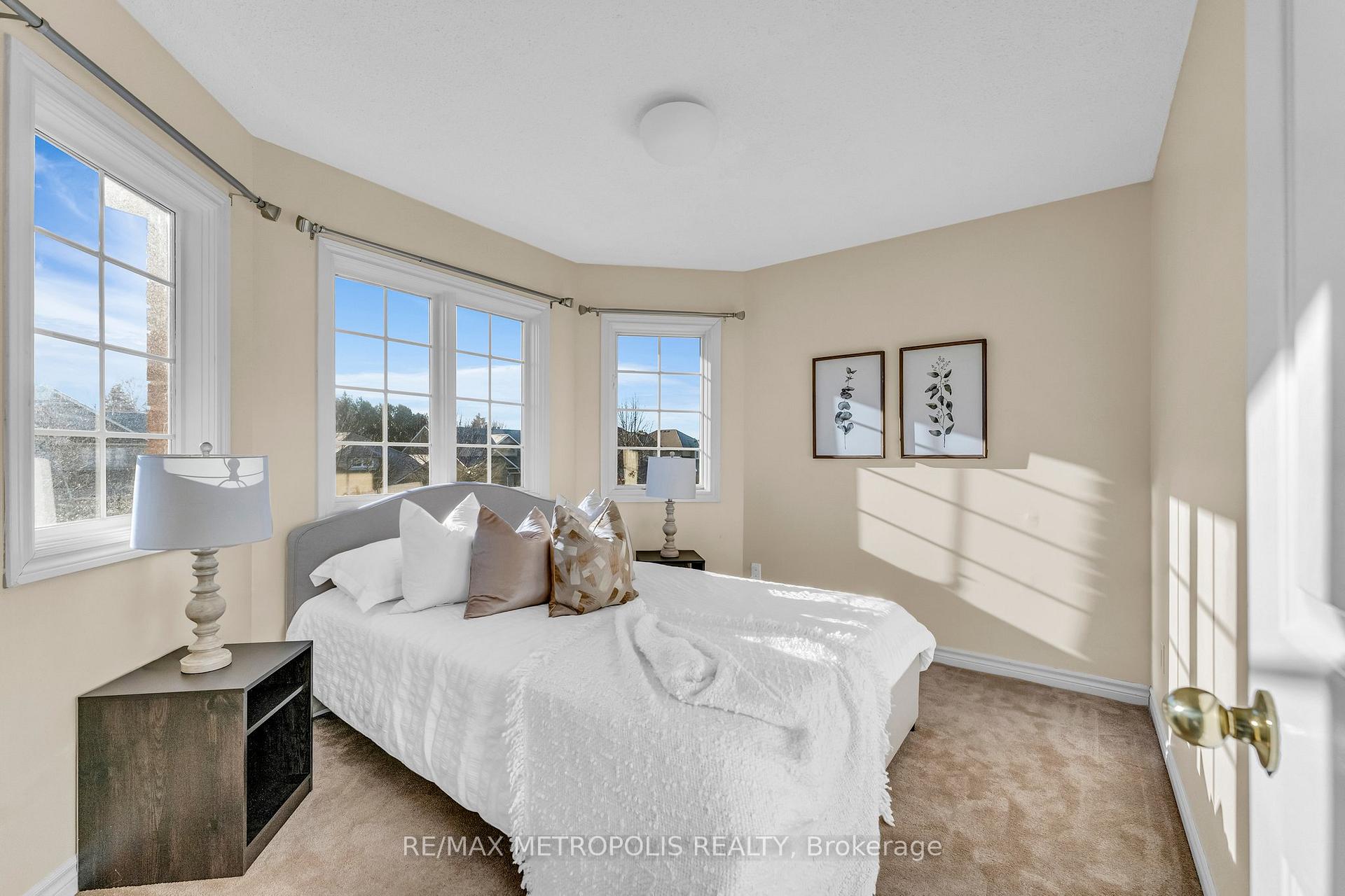 Photo 17 of 458 Meadow Street, Oshawa, Kedron — HOMEH