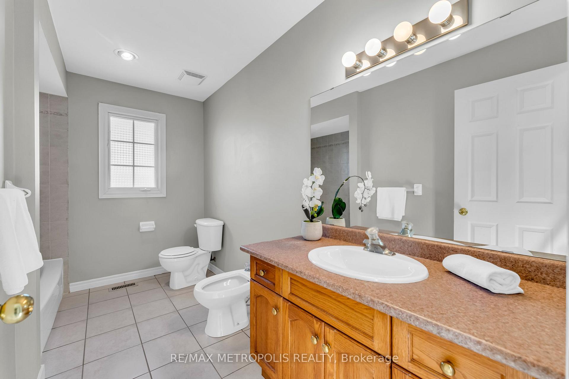 Photo 21 of 458 Meadow Street, Oshawa, Kedron — HOMEH