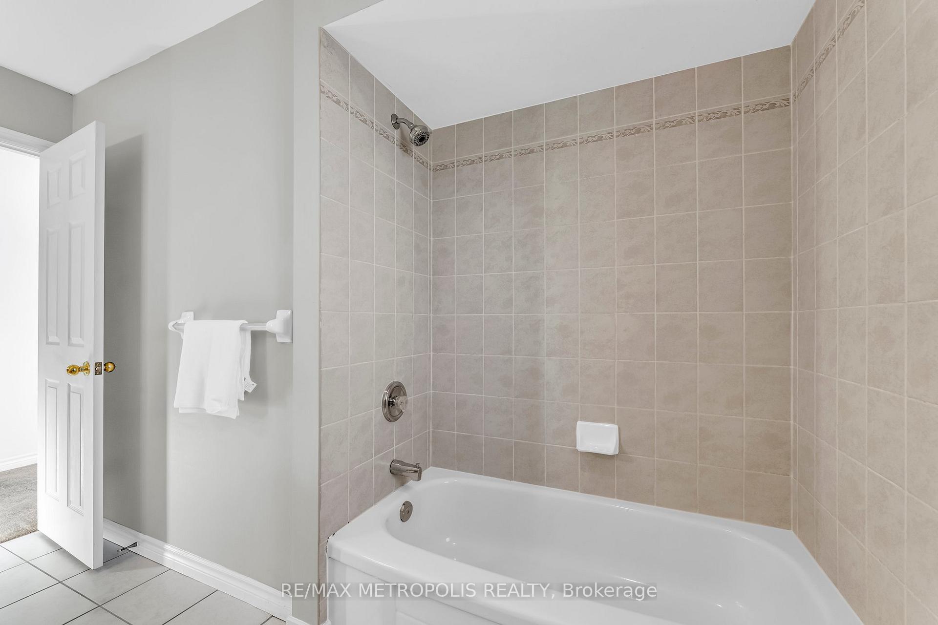 Photo 22 of 458 Meadow Street, Oshawa, Kedron — HOMEH