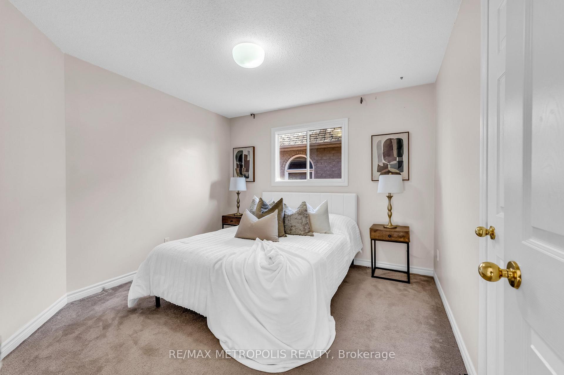Photo 23 of 458 Meadow Street, Oshawa, Kedron — HOMEH