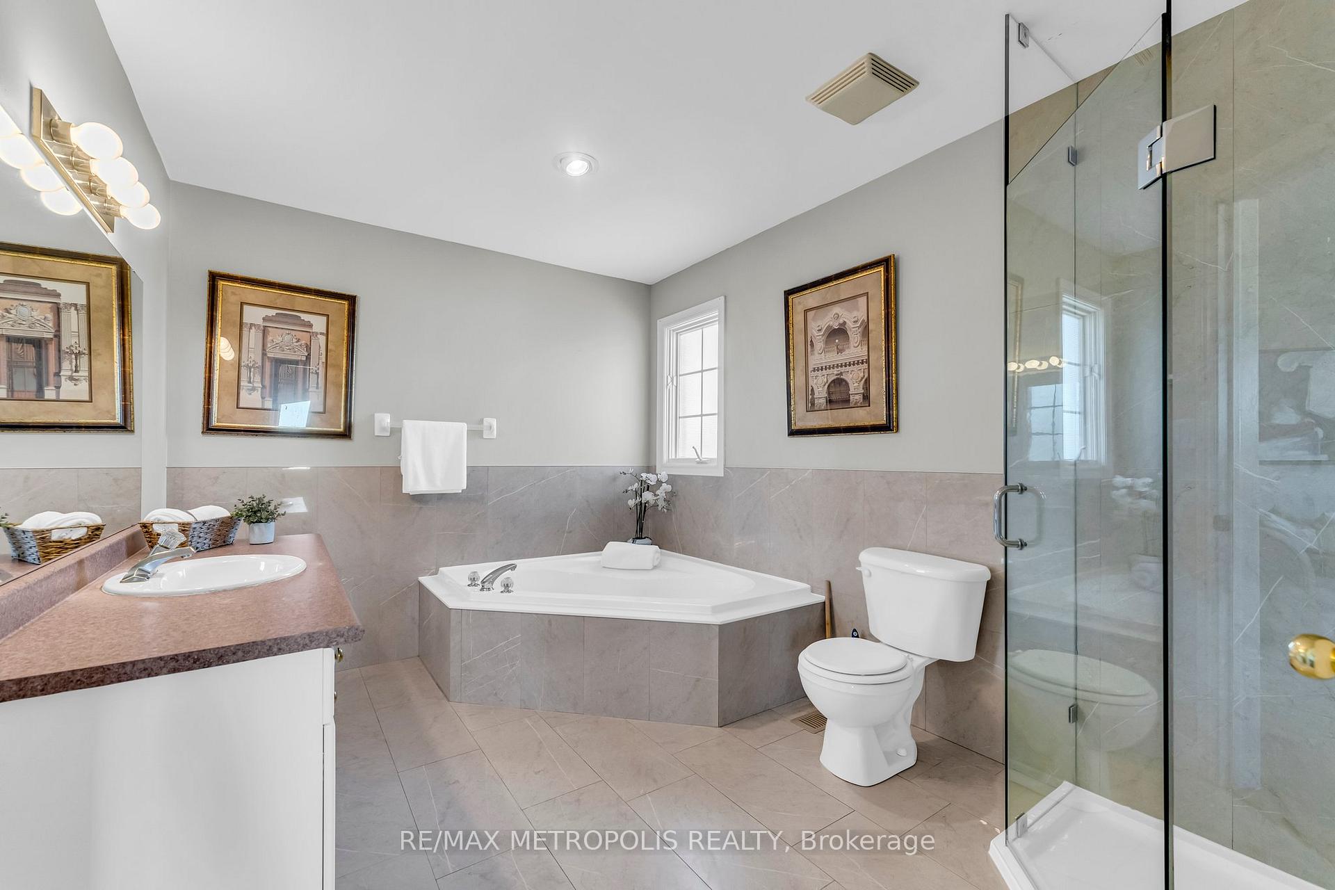 Photo 26 of 458 Meadow Street, Oshawa, Kedron — HOMEH