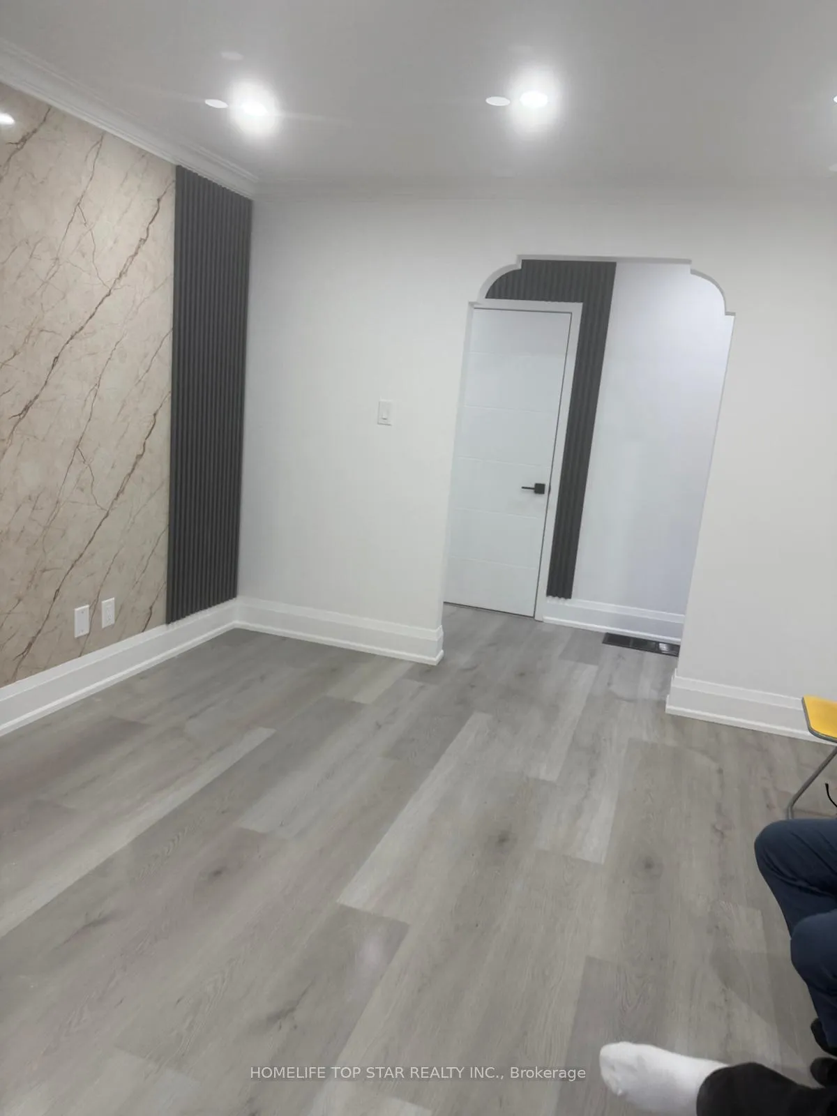 Photo 3 of Unit Main, 25 Mackinac Crescent, Scarborough, Bendale — HOMEH