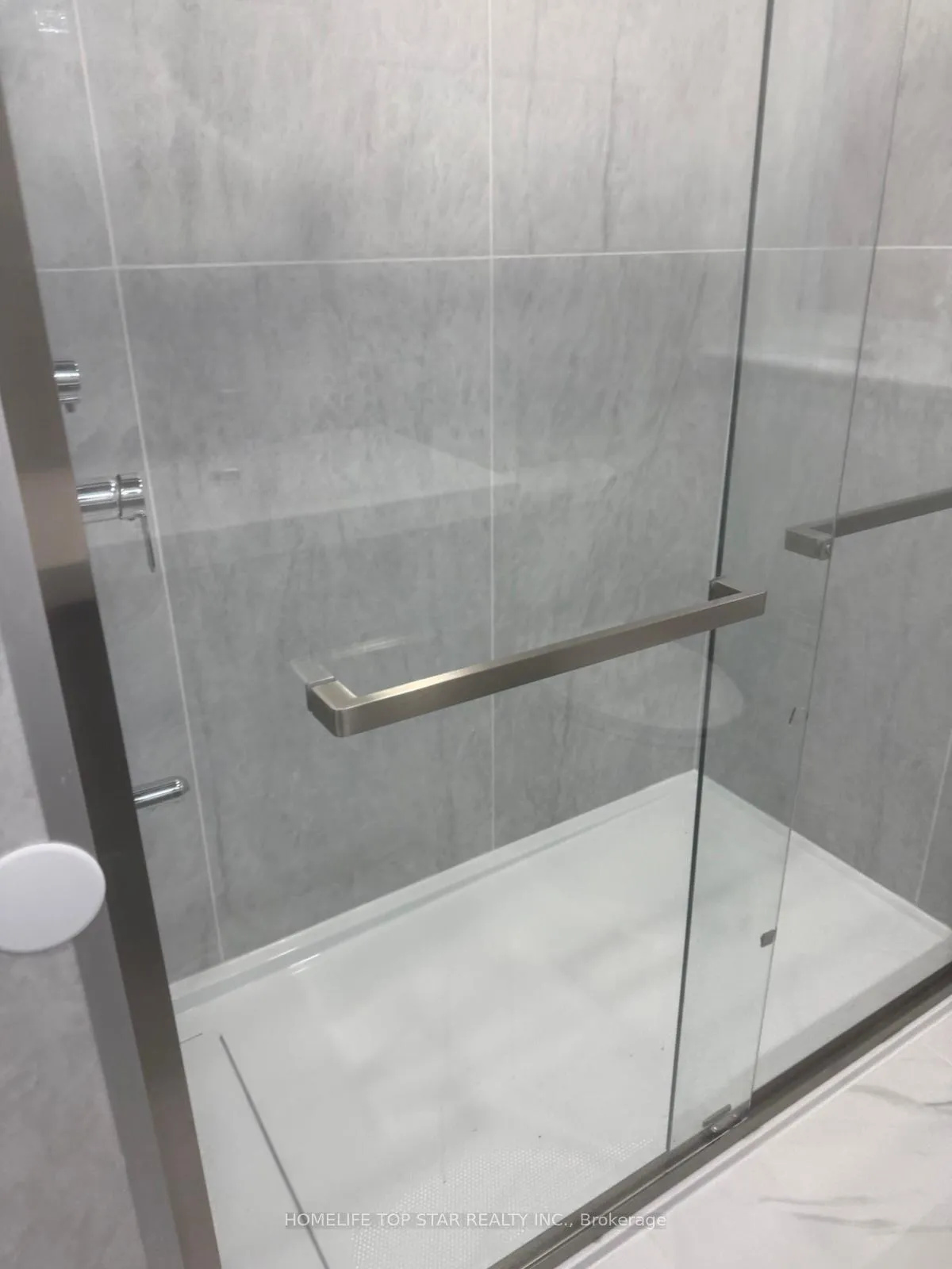 Photo 5 of Unit Main, 25 Mackinac Crescent, Scarborough, Bendale — HOMEH