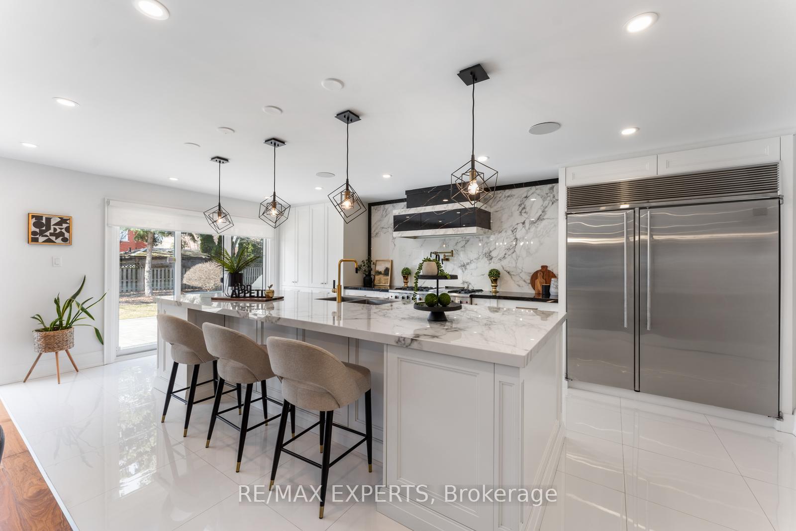 Photo 4 of 126 Mellings Drive, Vaughan, East Woodbridge — HOMEH
