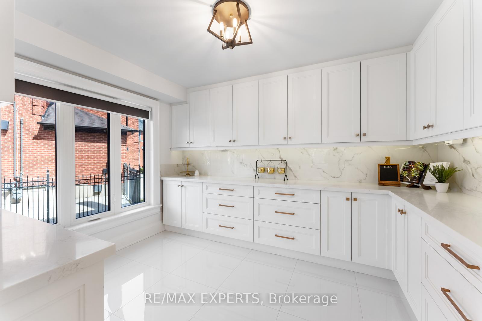 Photo 15 of 126 Mellings Drive, Vaughan, East Woodbridge — HOMEH