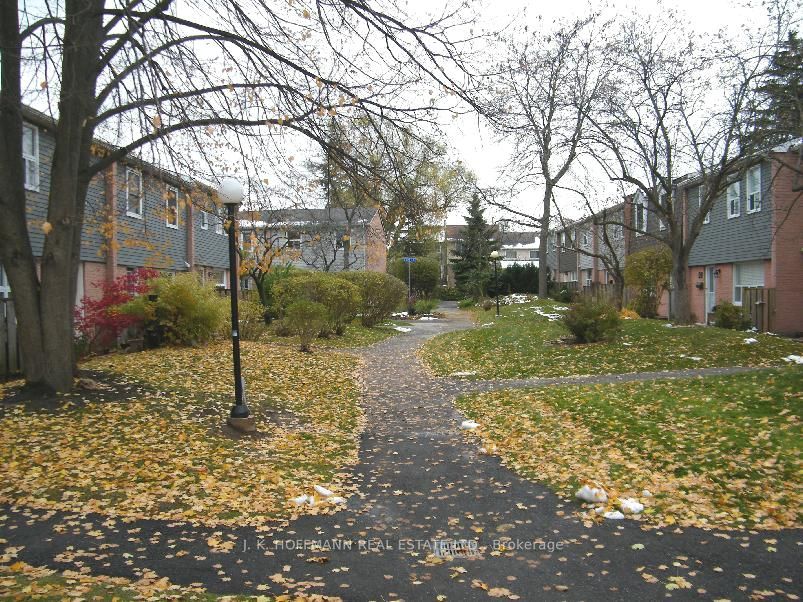 Photo 2 of Unit 36, 1050 Shawnmarr Road, Mississauga, Port Credit — HOMEH