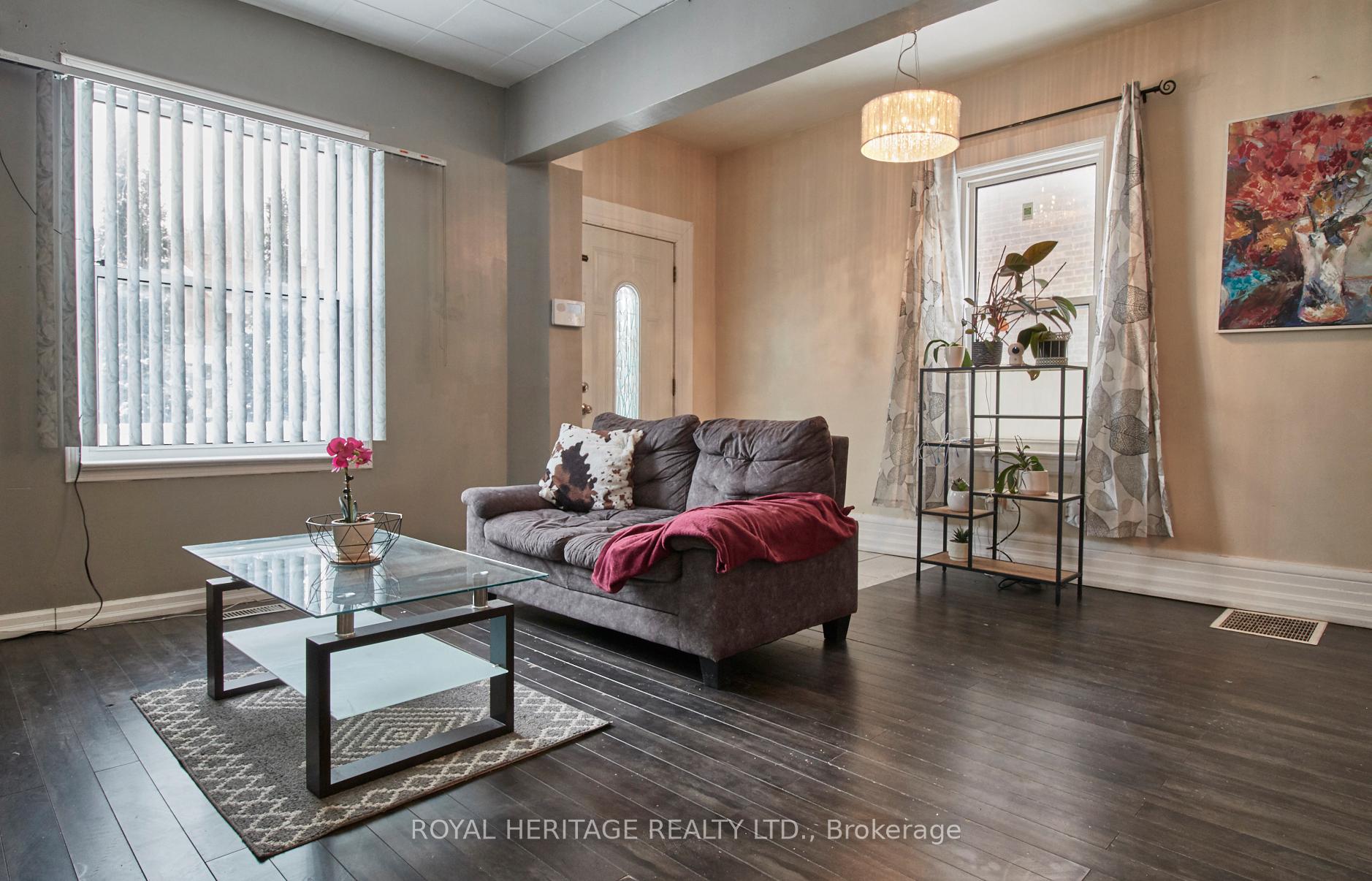 Photo 4 of 161 Colborne Street E, Oshawa, O'Neill — HOMEH