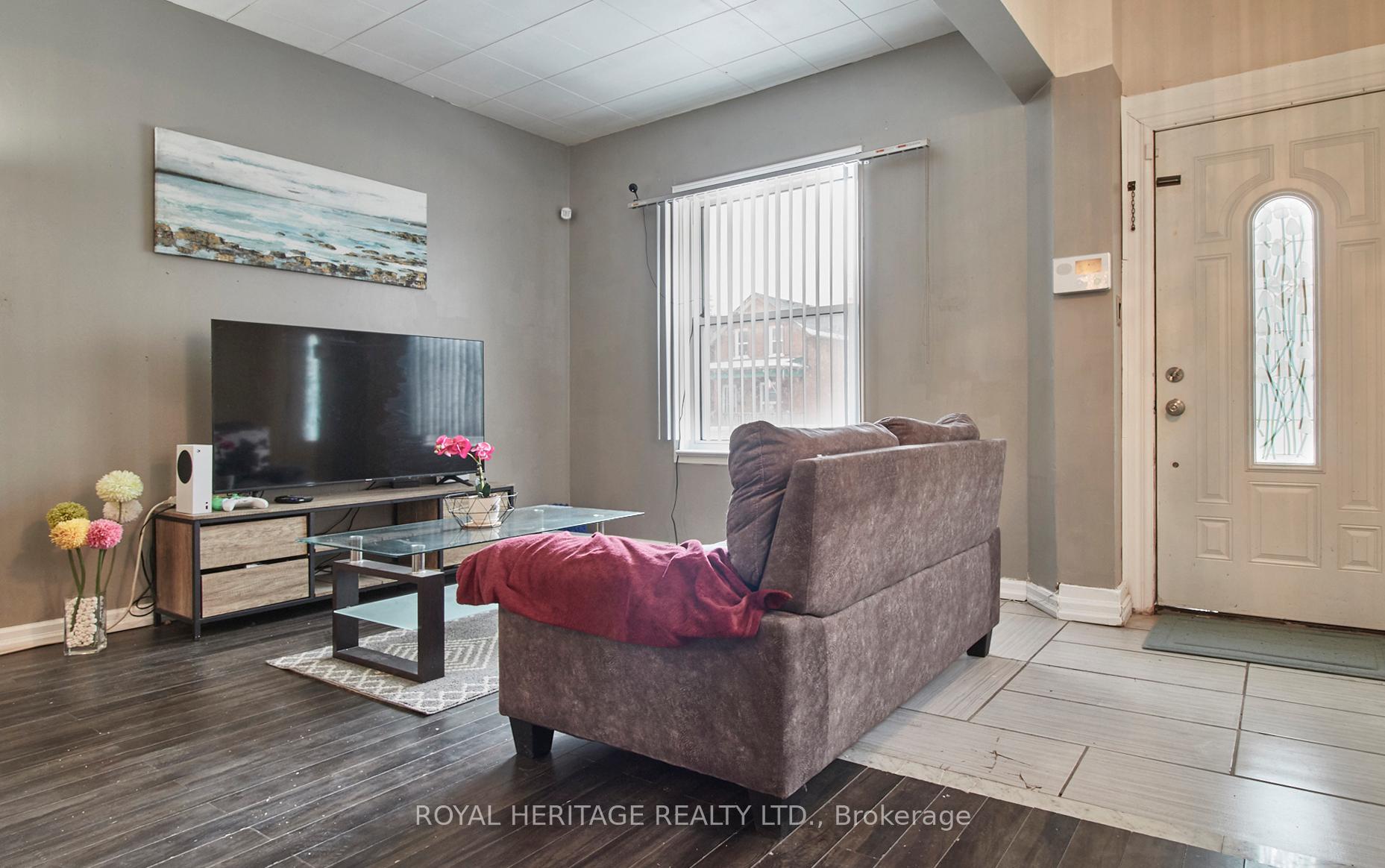 Photo 5 of 161 Colborne Street E, Oshawa, O'Neill — HOMEH