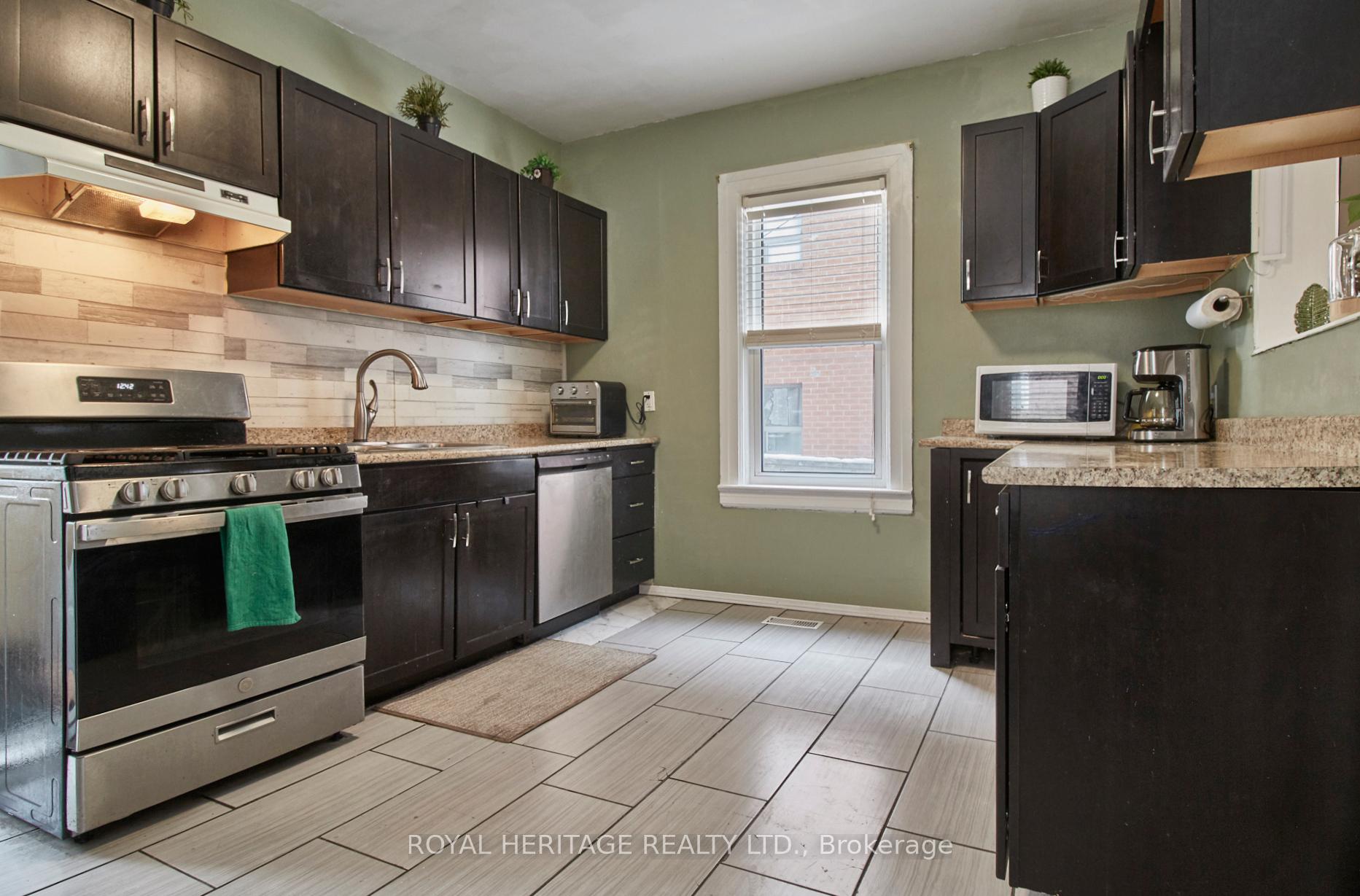Photo 14 of 161 Colborne Street E, Oshawa, O'Neill — HOMEH