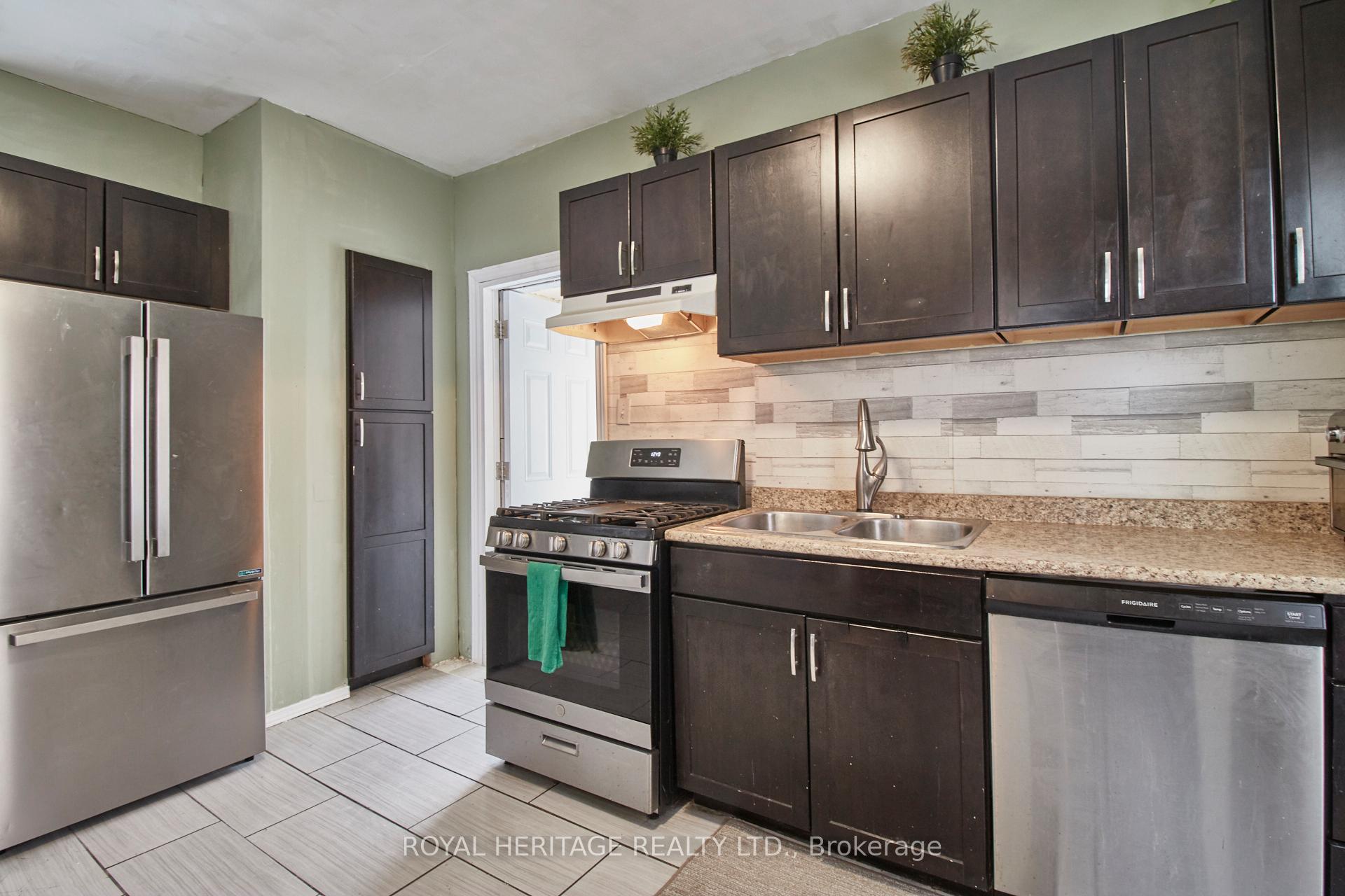Photo 15 of 161 Colborne Street E, Oshawa, O'Neill — HOMEH