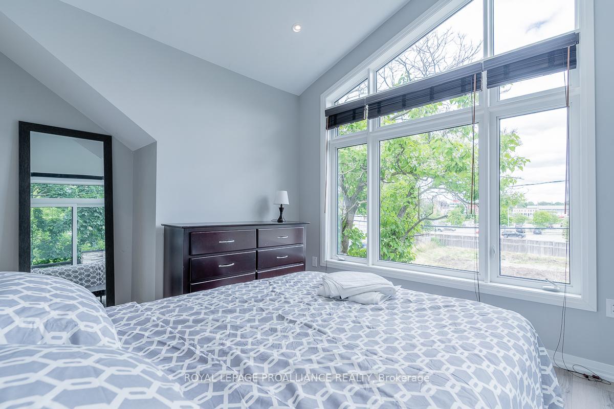 Photo 31 of 170 Mary Street, Belleville, Belleville Ward — HOMEH