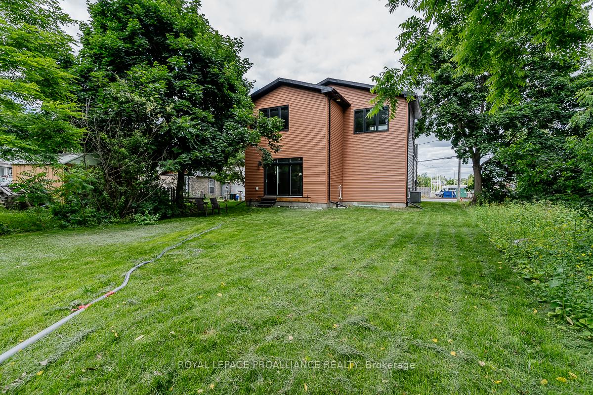 Photo 38 of 170 Mary Street, Belleville, Belleville Ward — HOMEH