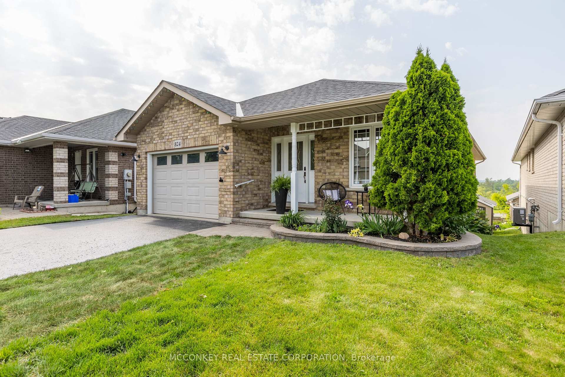 Photo 2 of 824 Bertrand Terrace, Peterborough, Monaghan Ward 2 — HOMEH