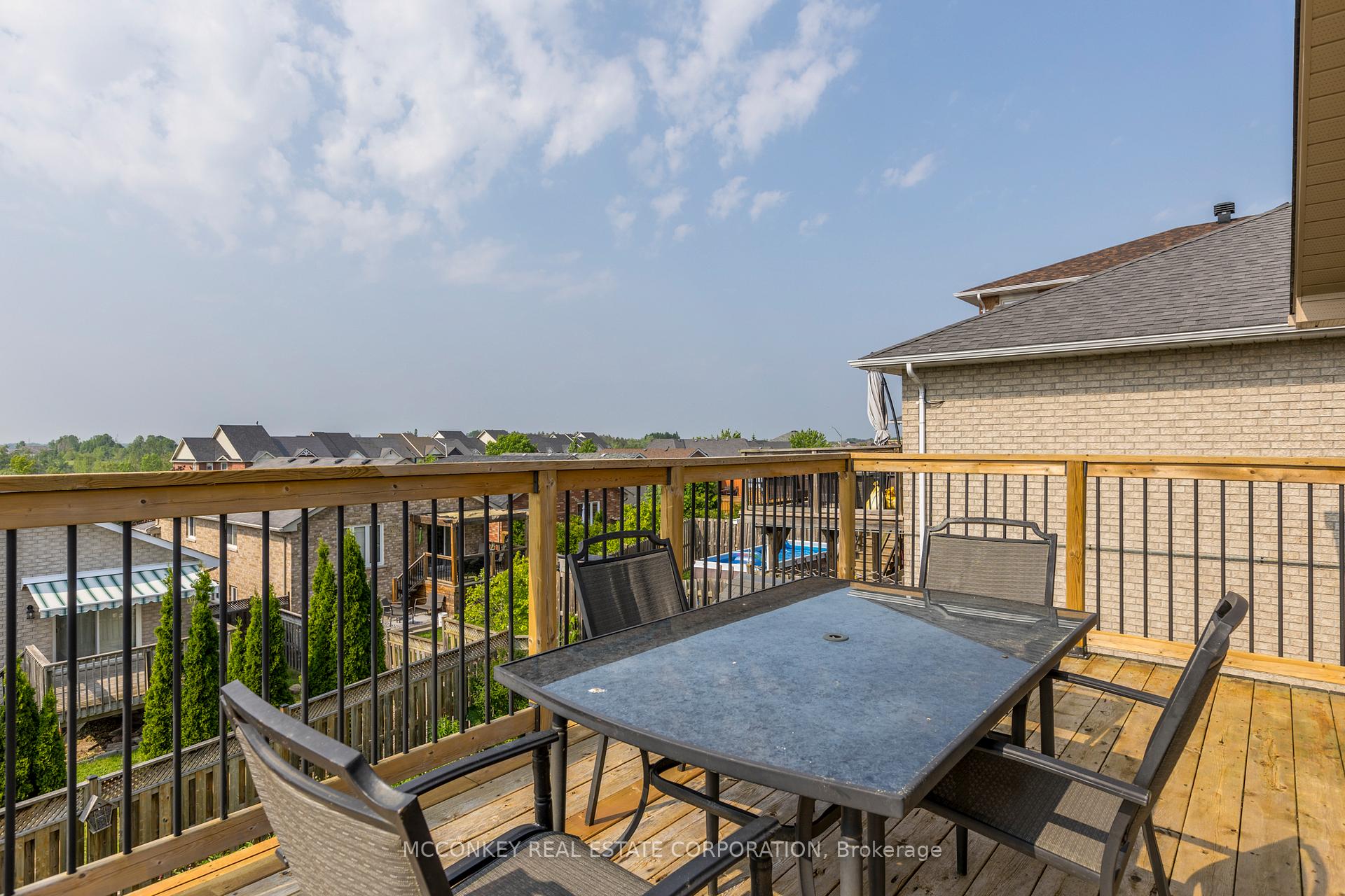 Photo 4 of 824 Bertrand Terrace, Peterborough, Monaghan Ward 2 — HOMEH