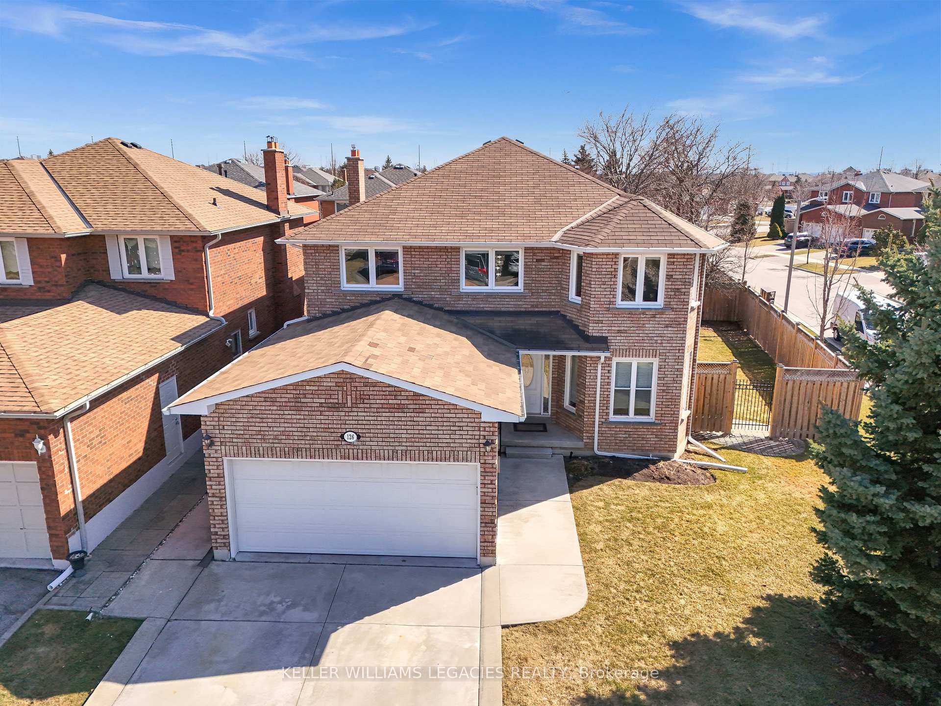 Photo 3 of 126 Spring Town Road, Vaughan, East Woodbridge — HOMEH