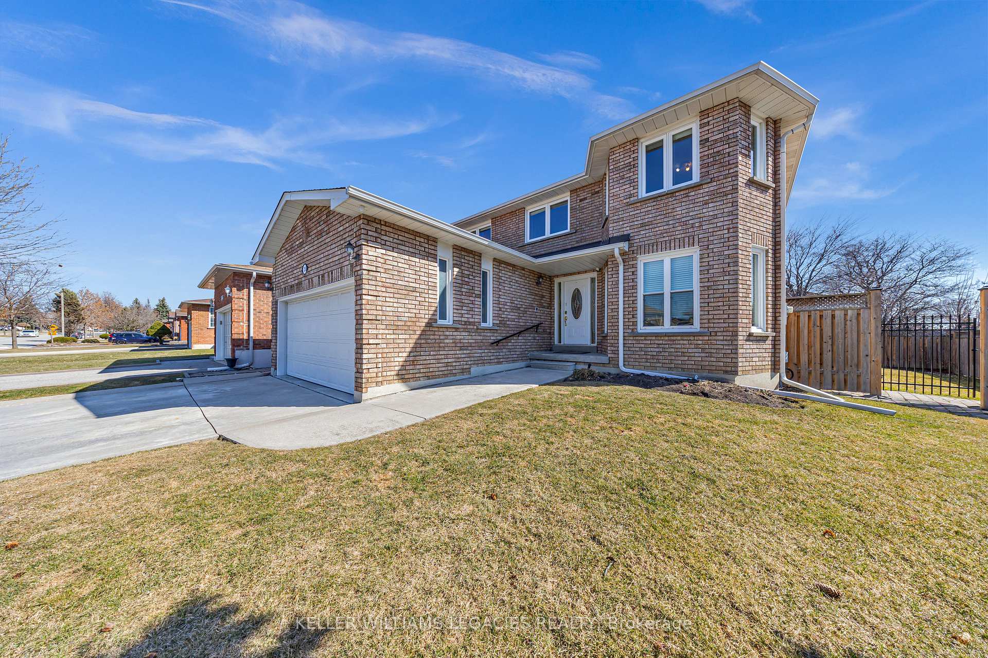 Photo 4 of 126 Spring Town Road, Vaughan, East Woodbridge — HOMEH