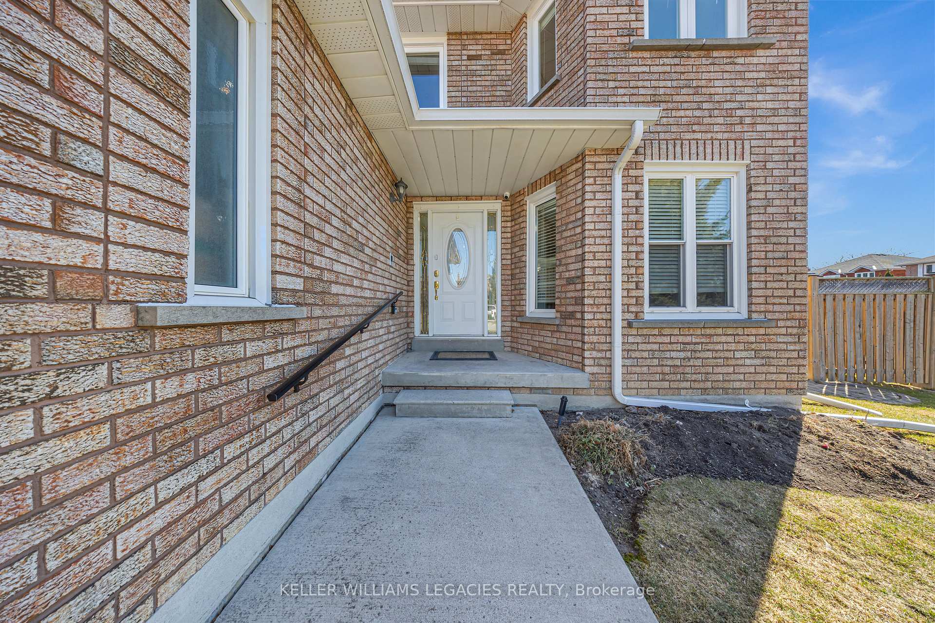 Photo 5 of 126 Spring Town Road, Vaughan, East Woodbridge — HOMEH