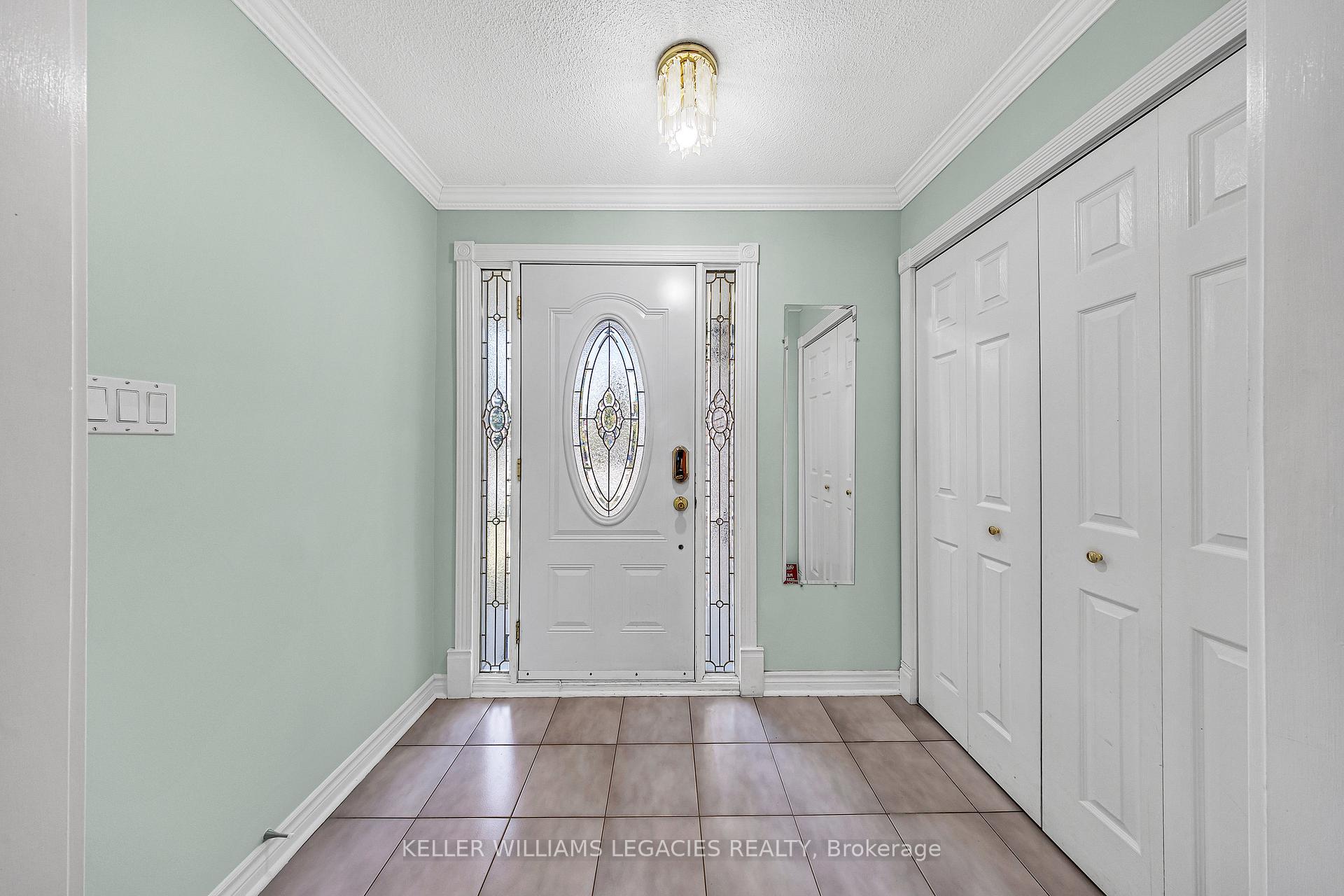 Photo 7 of 126 Spring Town Road, Vaughan, East Woodbridge — HOMEH