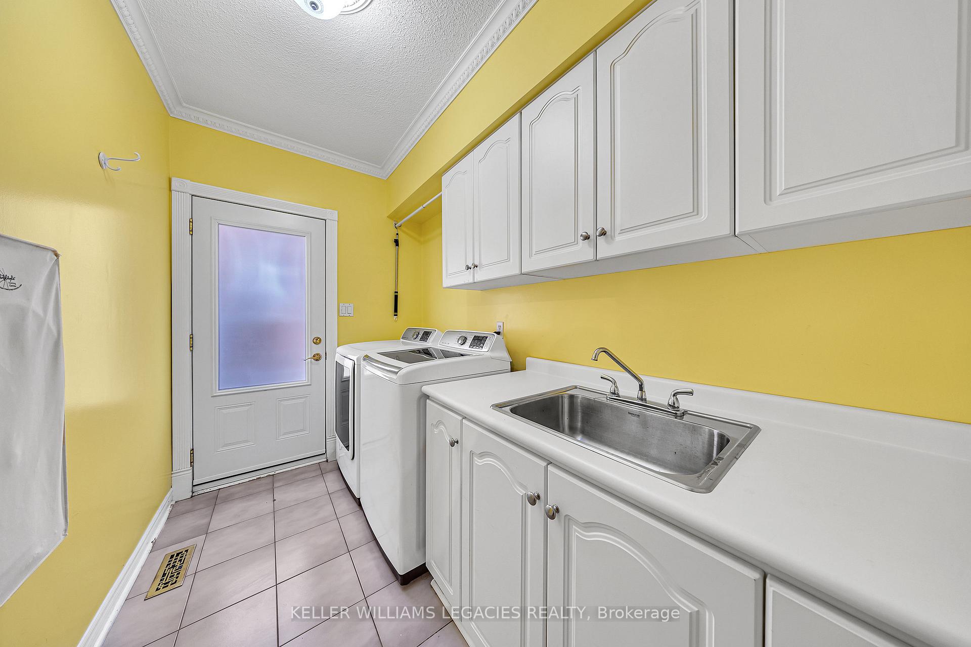 Photo 10 of 126 Spring Town Road, Vaughan, East Woodbridge — HOMEH