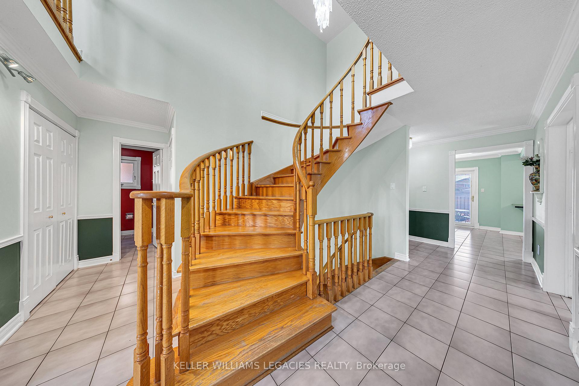 Photo 11 of 126 Spring Town Road, Vaughan, East Woodbridge — HOMEH