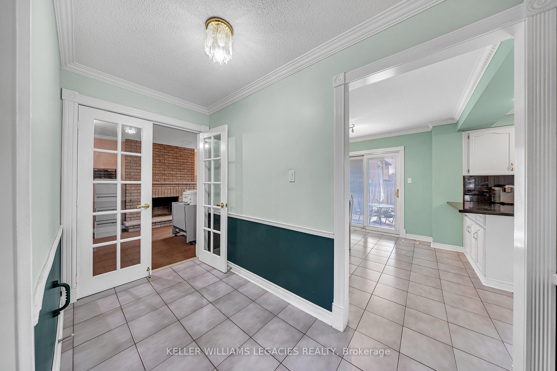 Photo 12 of 126 Spring Town Road, Vaughan, East Woodbridge — HOMEH
