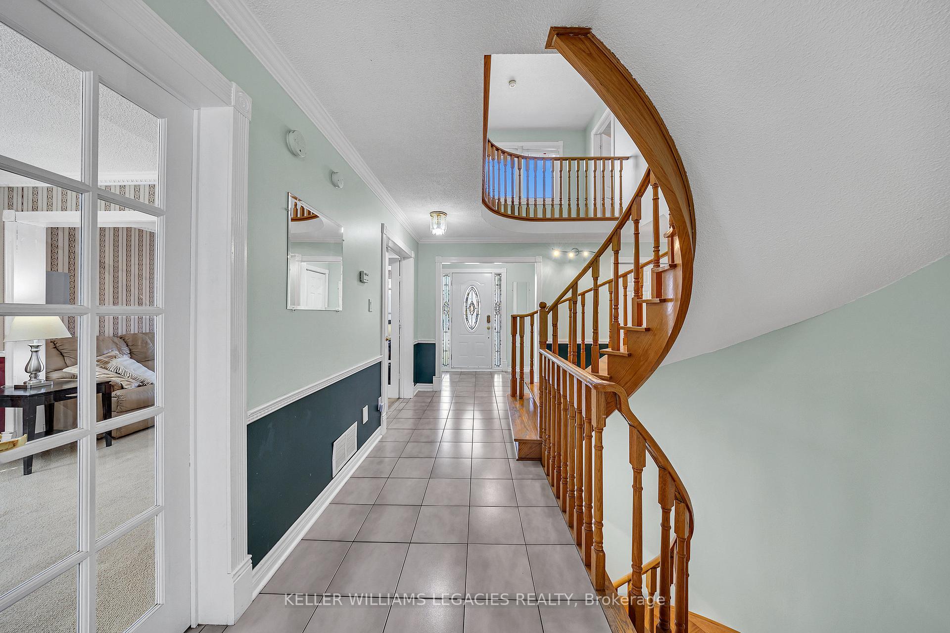 Photo 13 of 126 Spring Town Road, Vaughan, East Woodbridge — HOMEH