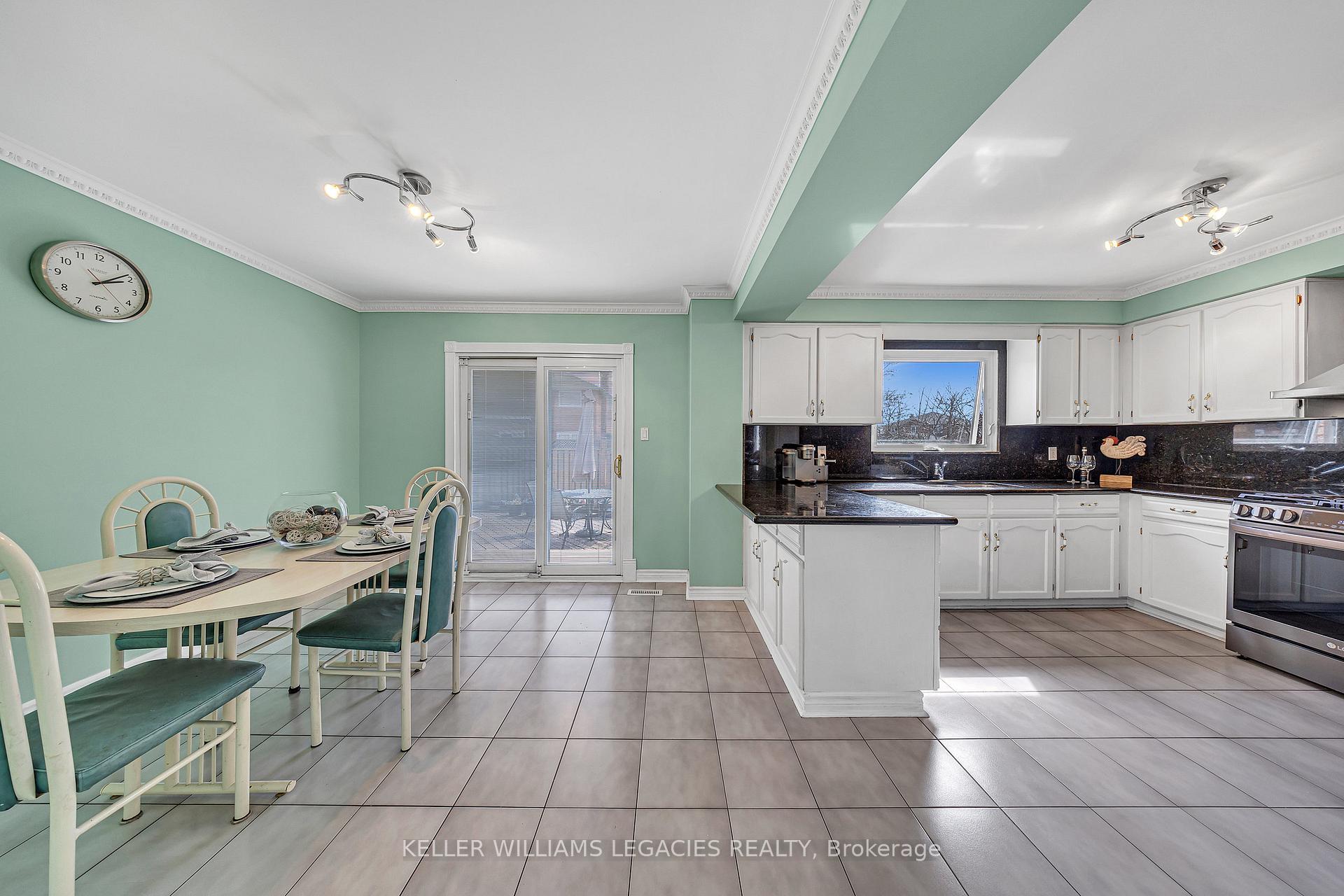 Photo 16 of 126 Spring Town Road, Vaughan, East Woodbridge — HOMEH