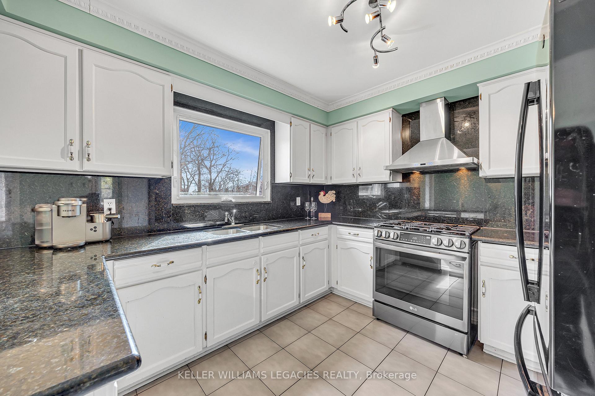 Photo 18 of 126 Spring Town Road, Vaughan, East Woodbridge — HOMEH