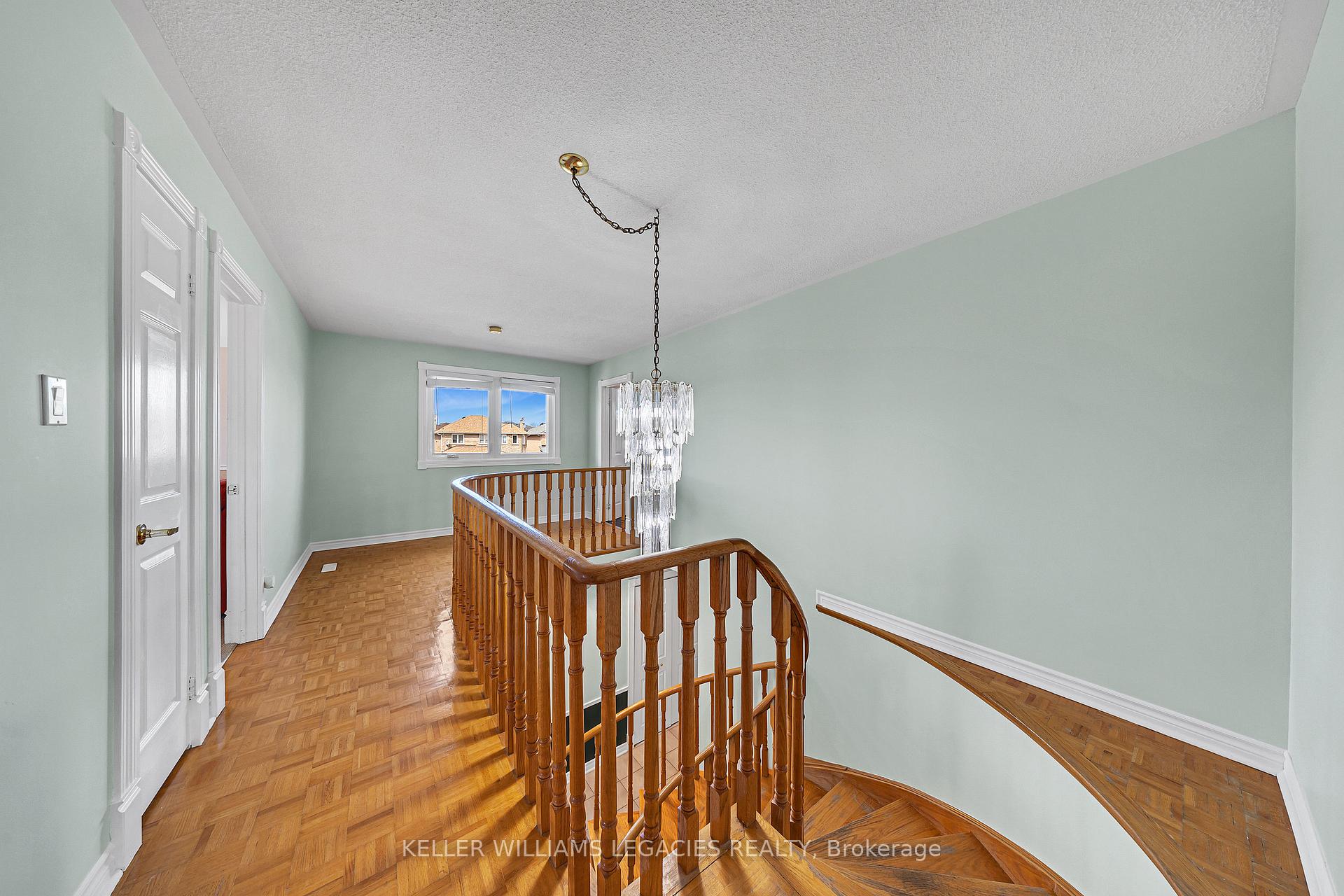 Photo 22 of 126 Spring Town Road, Vaughan, East Woodbridge — HOMEH