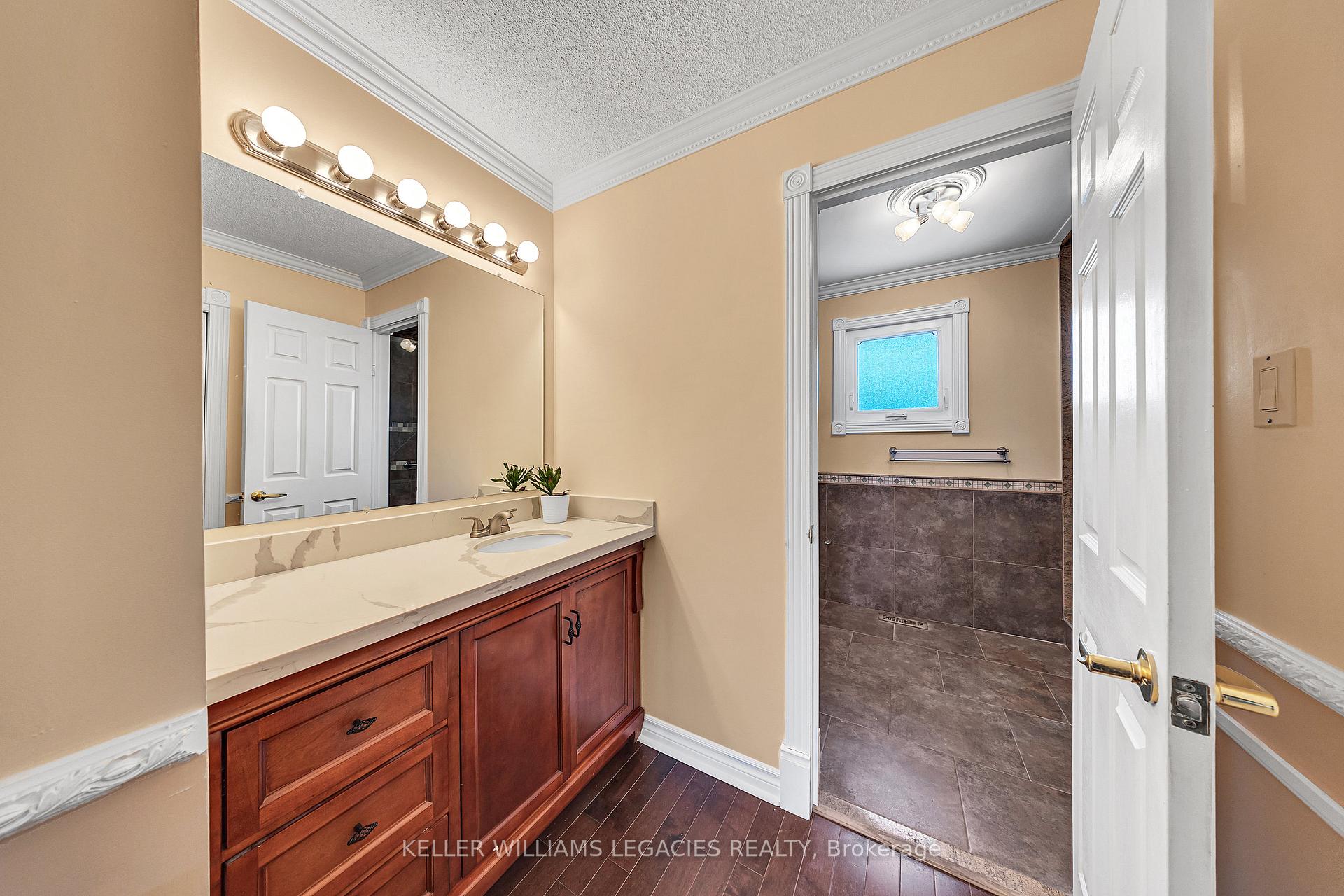 Photo 26 of 126 Spring Town Road, Vaughan, East Woodbridge — HOMEH
