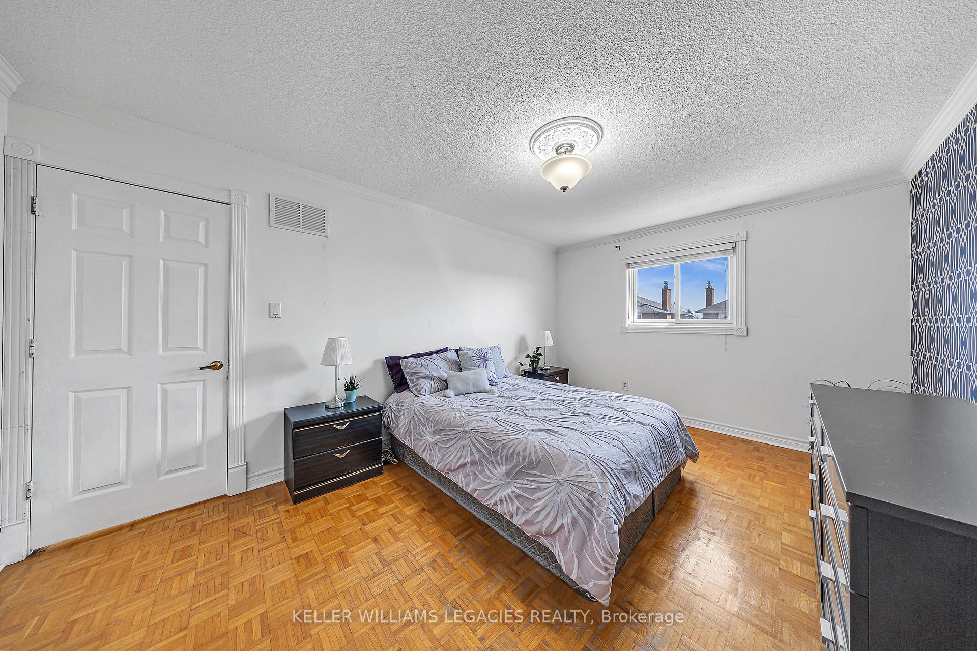 Photo 32 of 126 Spring Town Road, Vaughan, East Woodbridge — HOMEH