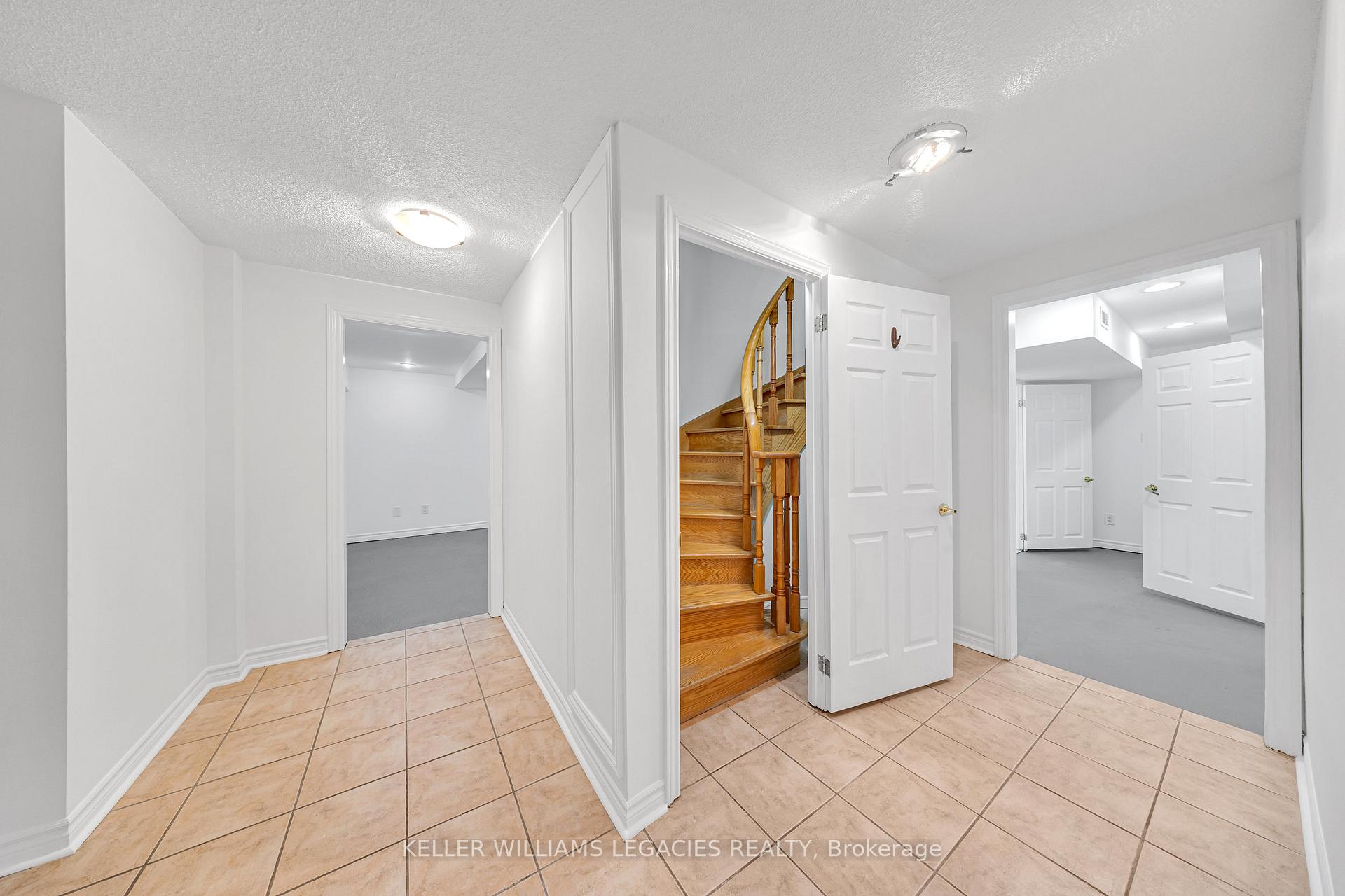 Photo 35 of 126 Spring Town Road, Vaughan, East Woodbridge — HOMEH