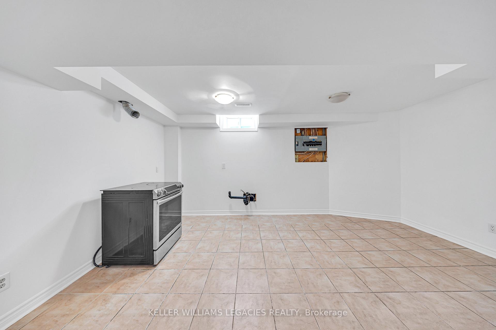 Photo 37 of 126 Spring Town Road, Vaughan, East Woodbridge — HOMEH