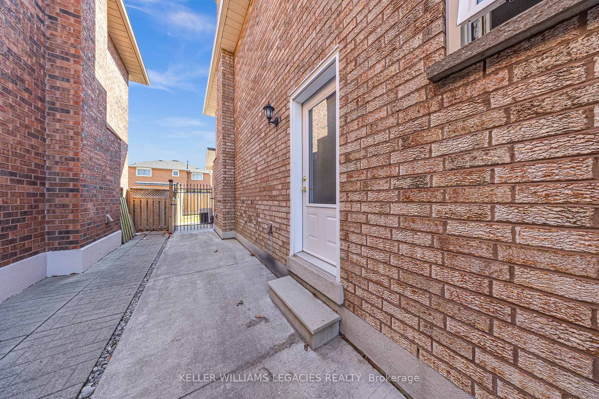 Photo 47 of 126 Spring Town Road, Vaughan, East Woodbridge — HOMEH