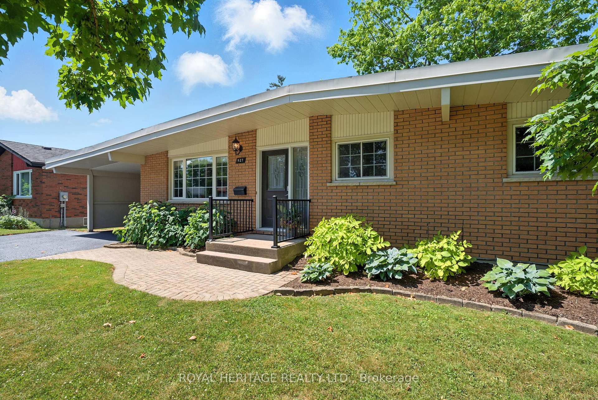 Photo 2 of 927 Northminster Avenue, Peterborough, Northcrest Ward 5 — HOMEH