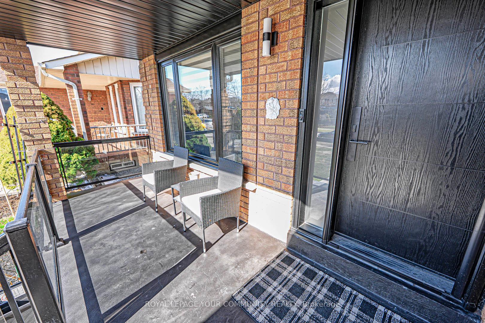 Photo 2 of 11 Belair Way, Vaughan, East Woodbridge — HOMEH