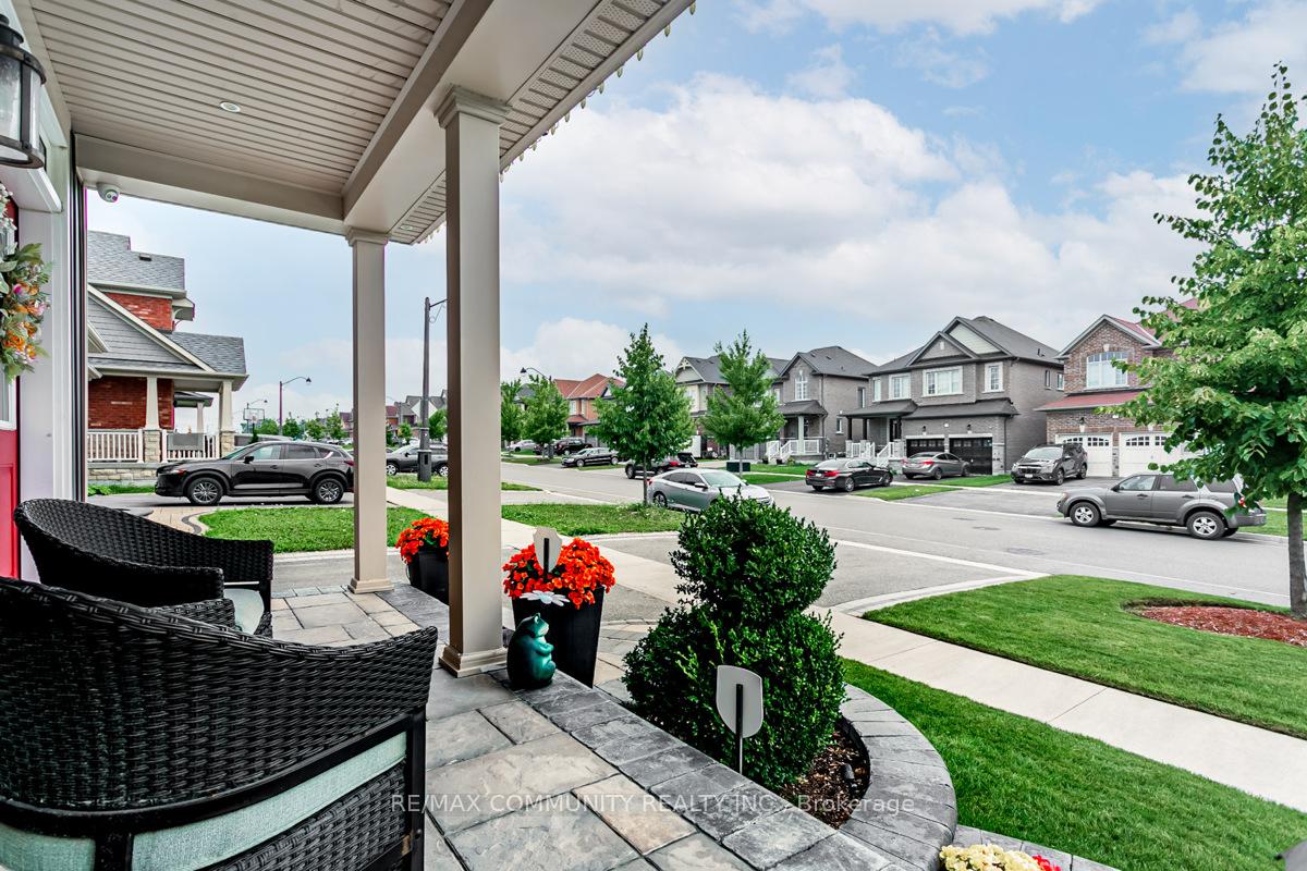 Photo 3 of 2506 Bridle Road, Oshawa, Windfields — HOMEH