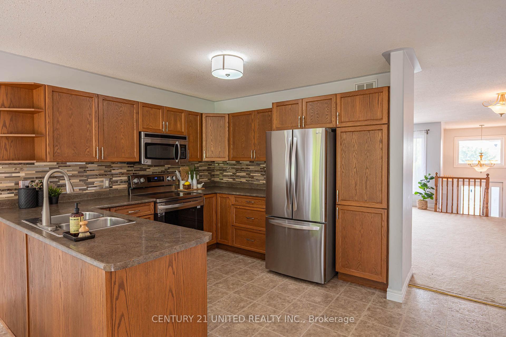 Photo 10 of 111 Milroy Drive, Peterborough, Northcrest Ward 5 — HOMEH