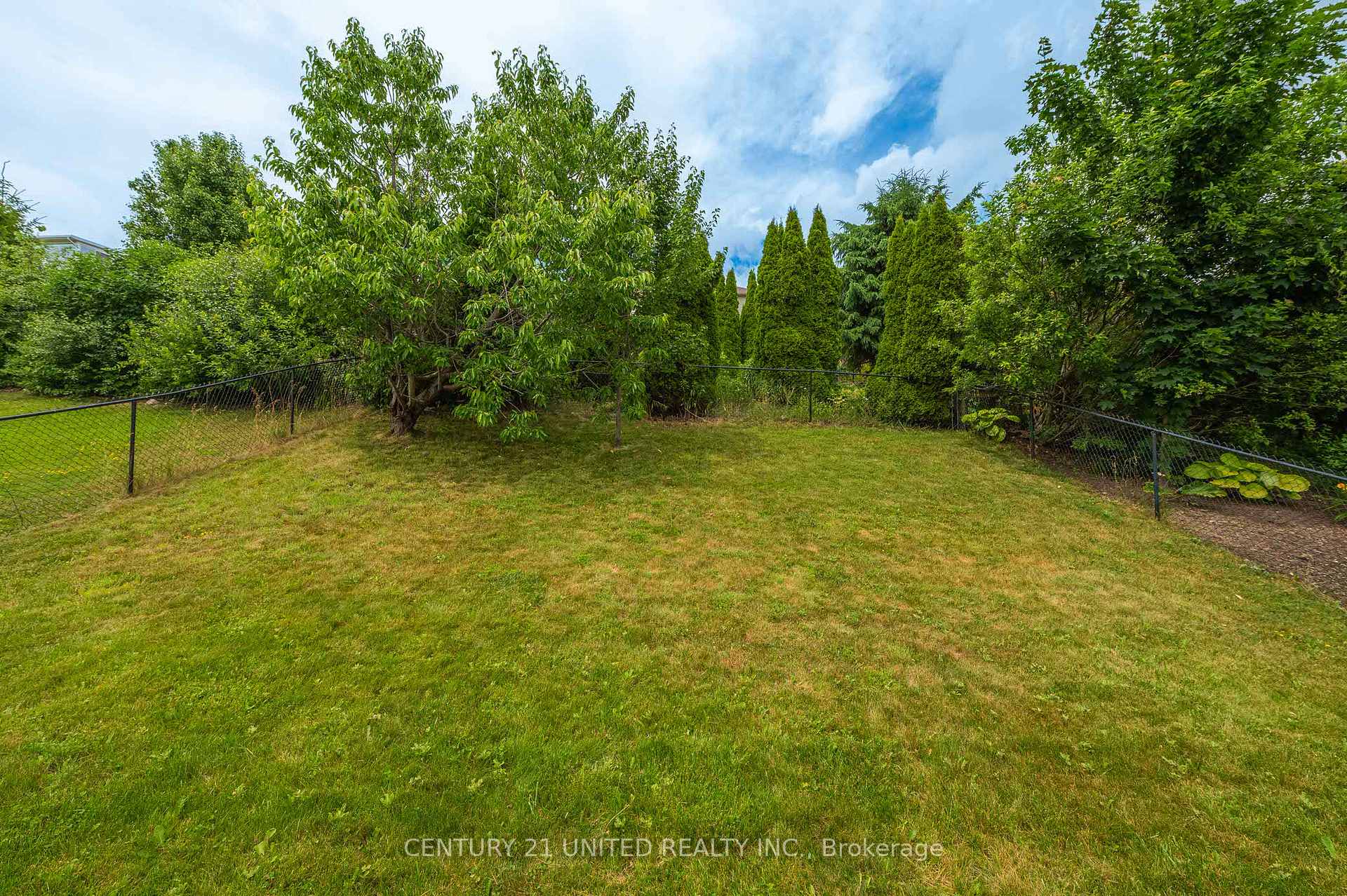 Photo 25 of 111 Milroy Drive, Peterborough, Northcrest Ward 5 — HOMEH