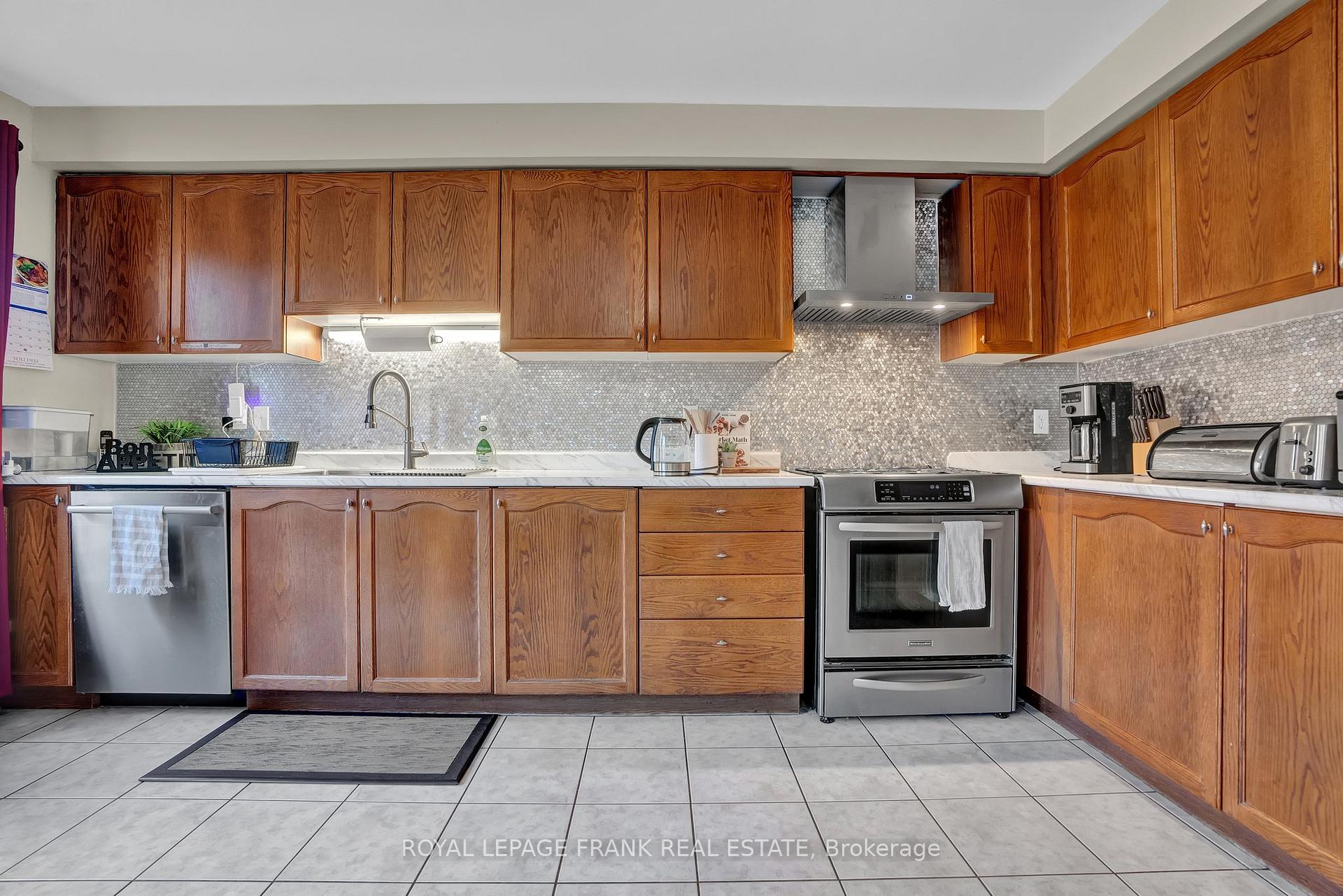 Photo 9 of 437 Nottingham Crescent, Oshawa, Eastdale — HOMEH
