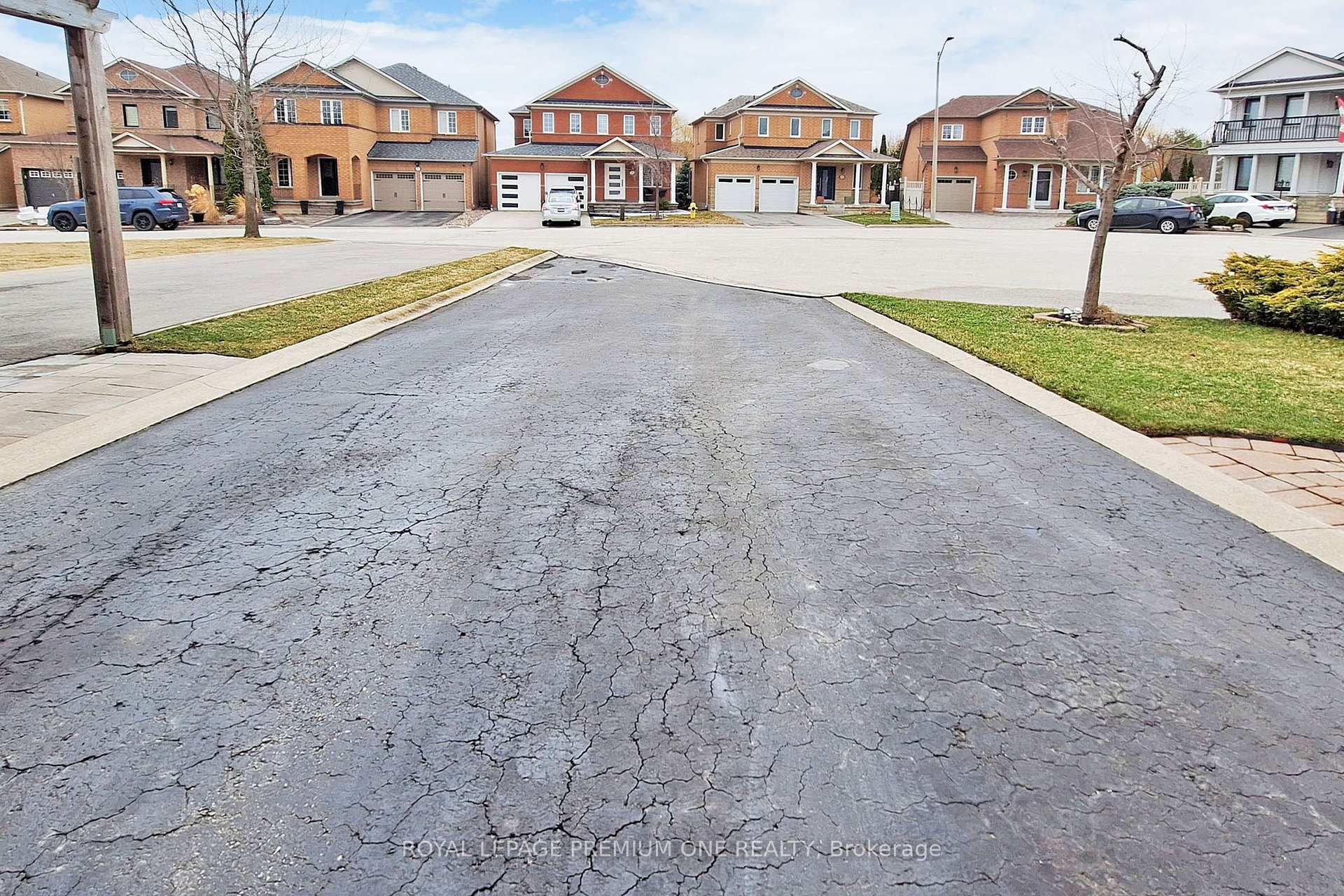 Photo 4 of 132 Cormorant Crescent S, Vaughan, Vellore Village — HOMEH