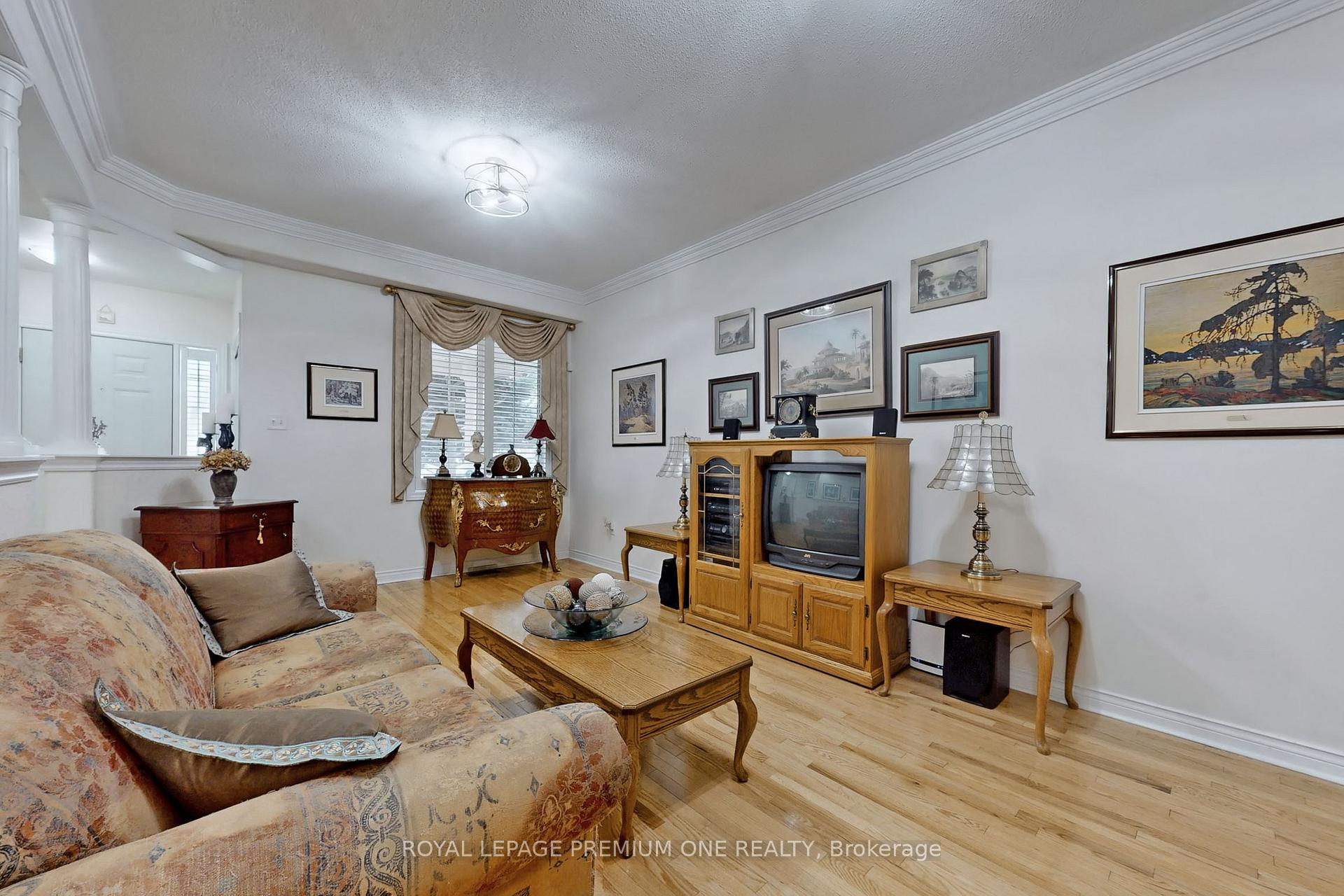 Photo 10 of 132 Cormorant Crescent S, Vaughan, Vellore Village — HOMEH