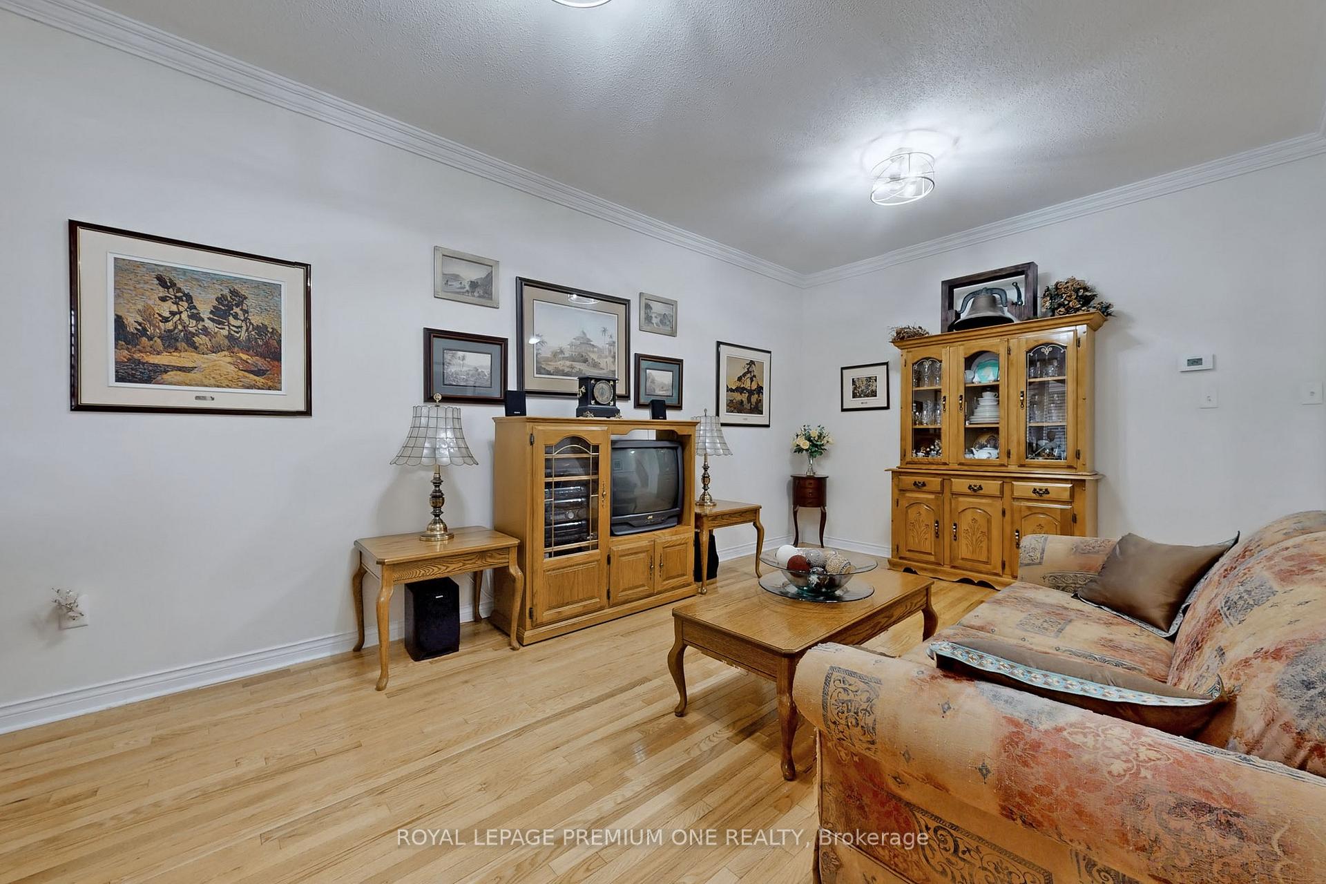 Photo 12 of 132 Cormorant Crescent S, Vaughan, Vellore Village — HOMEH