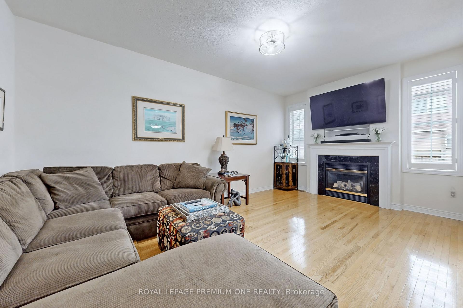 Photo 14 of 132 Cormorant Crescent S, Vaughan, Vellore Village — HOMEH
