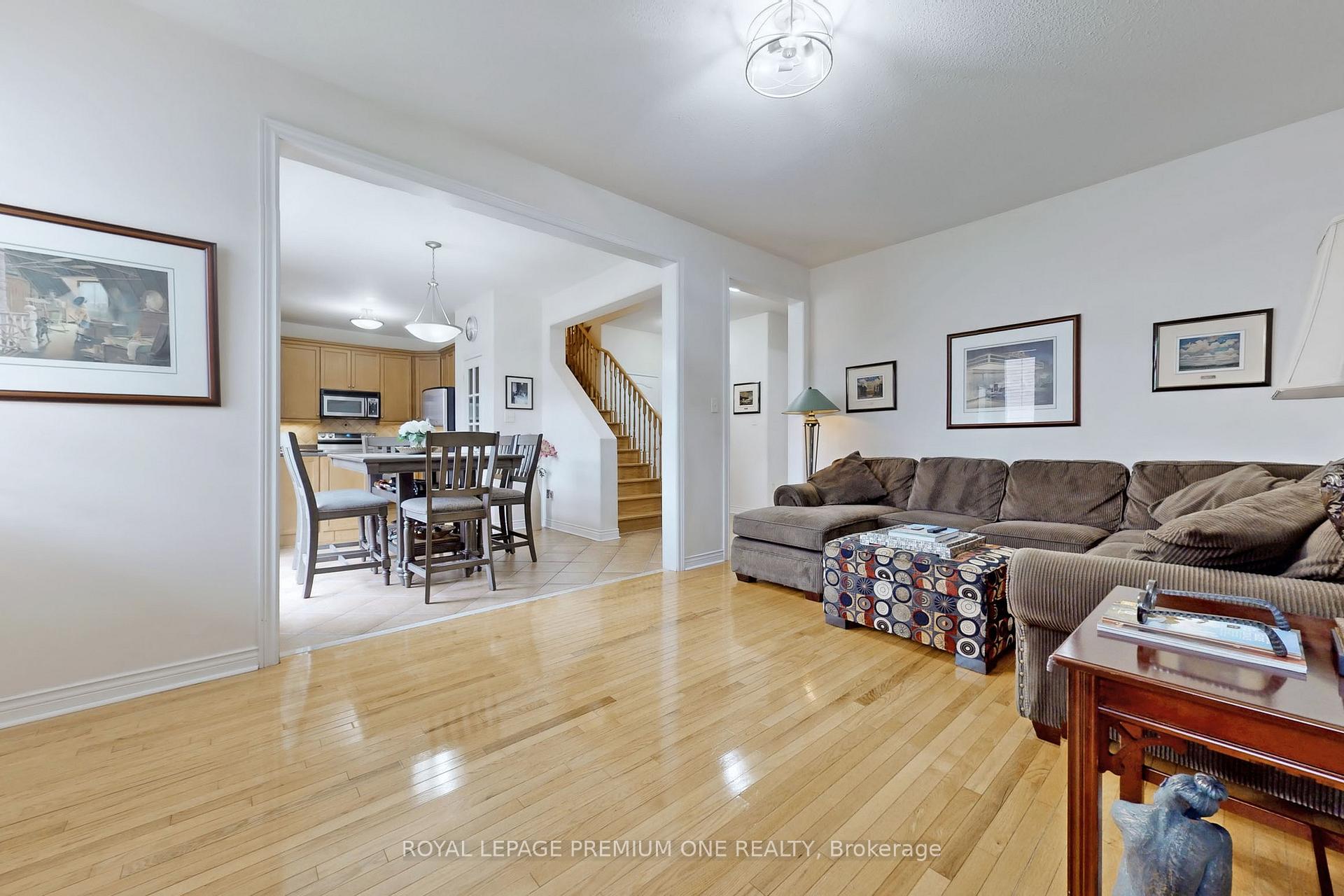 Photo 15 of 132 Cormorant Crescent S, Vaughan, Vellore Village — HOMEH